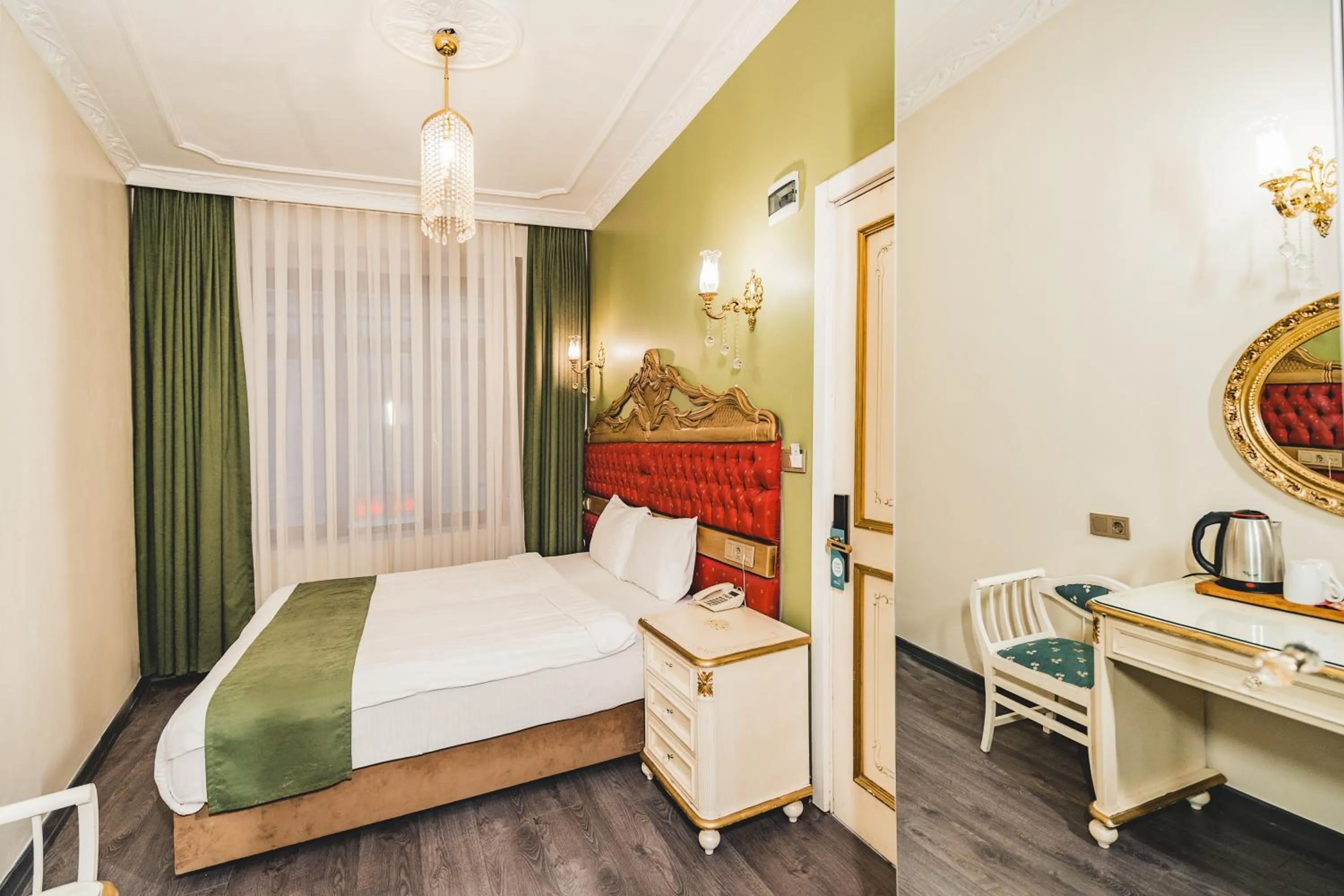 Bed in Hotel Fresia Istanbul