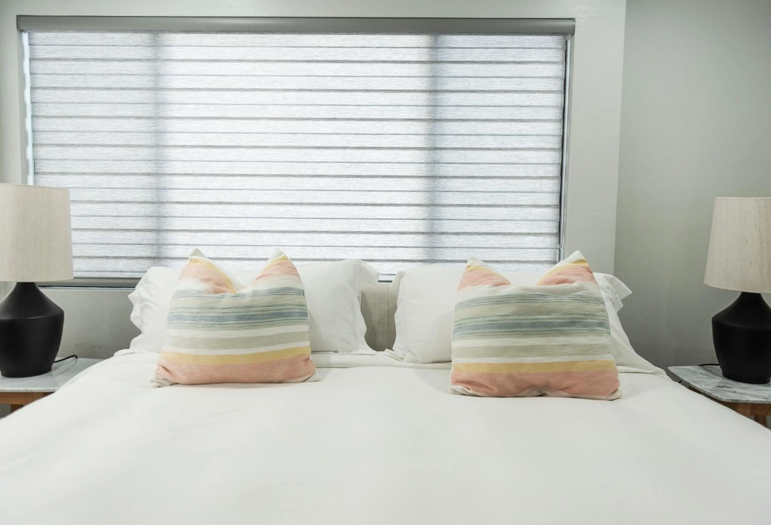Bed in 50 M to Sand LGB 2 King Suites
