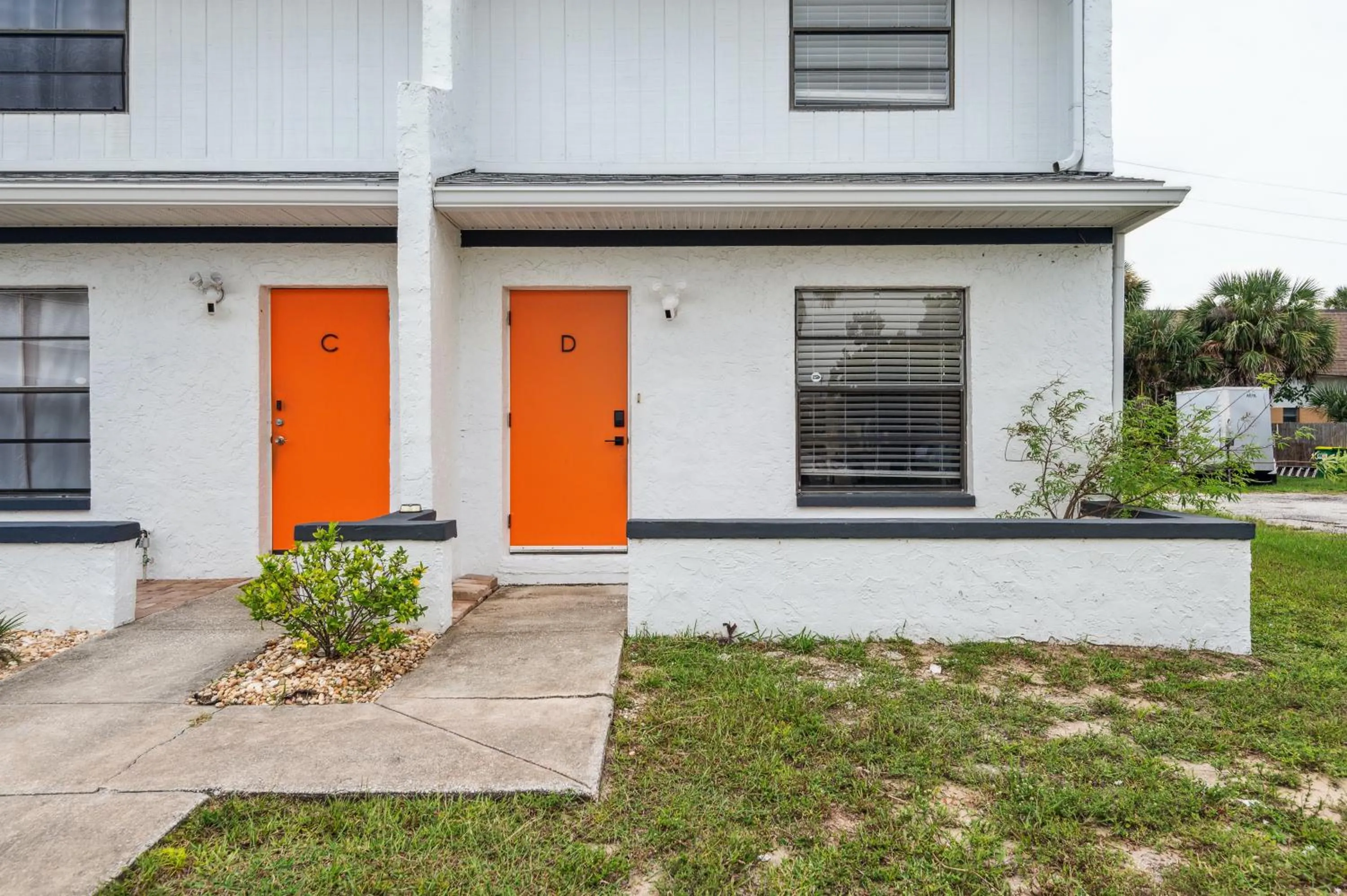 Property building in Amazing 2 Bedroom Townhouse near beach