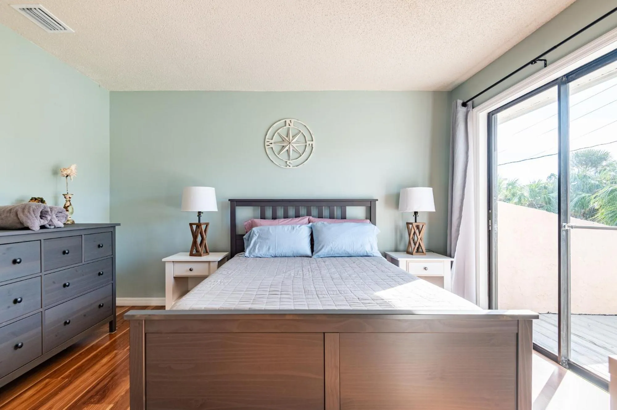 Bed in Amazing 2 Bedroom Townhouse near beach