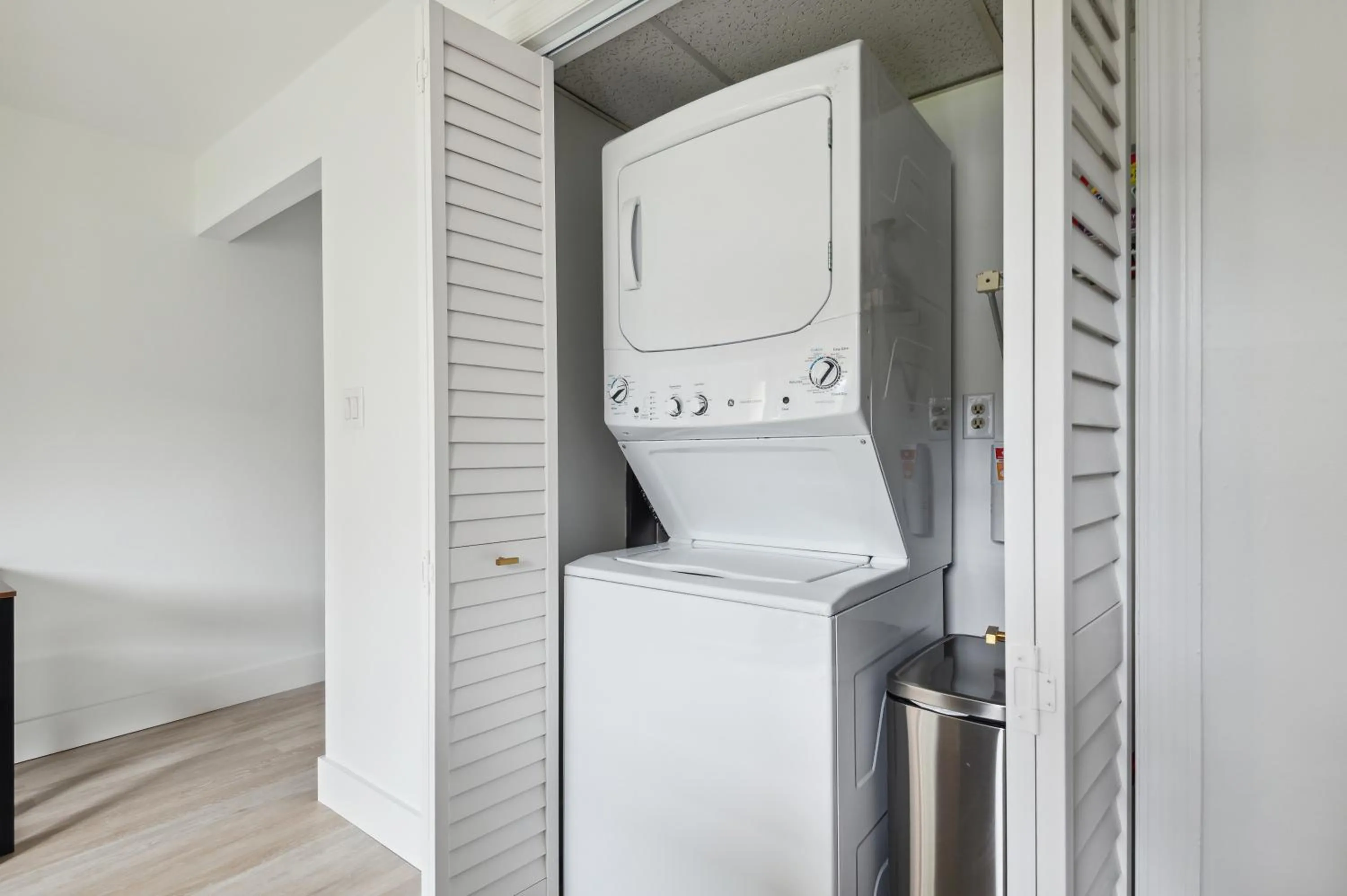 Kitchen or kitchenette in Amazing 2 Bedroom Townhouse near beach