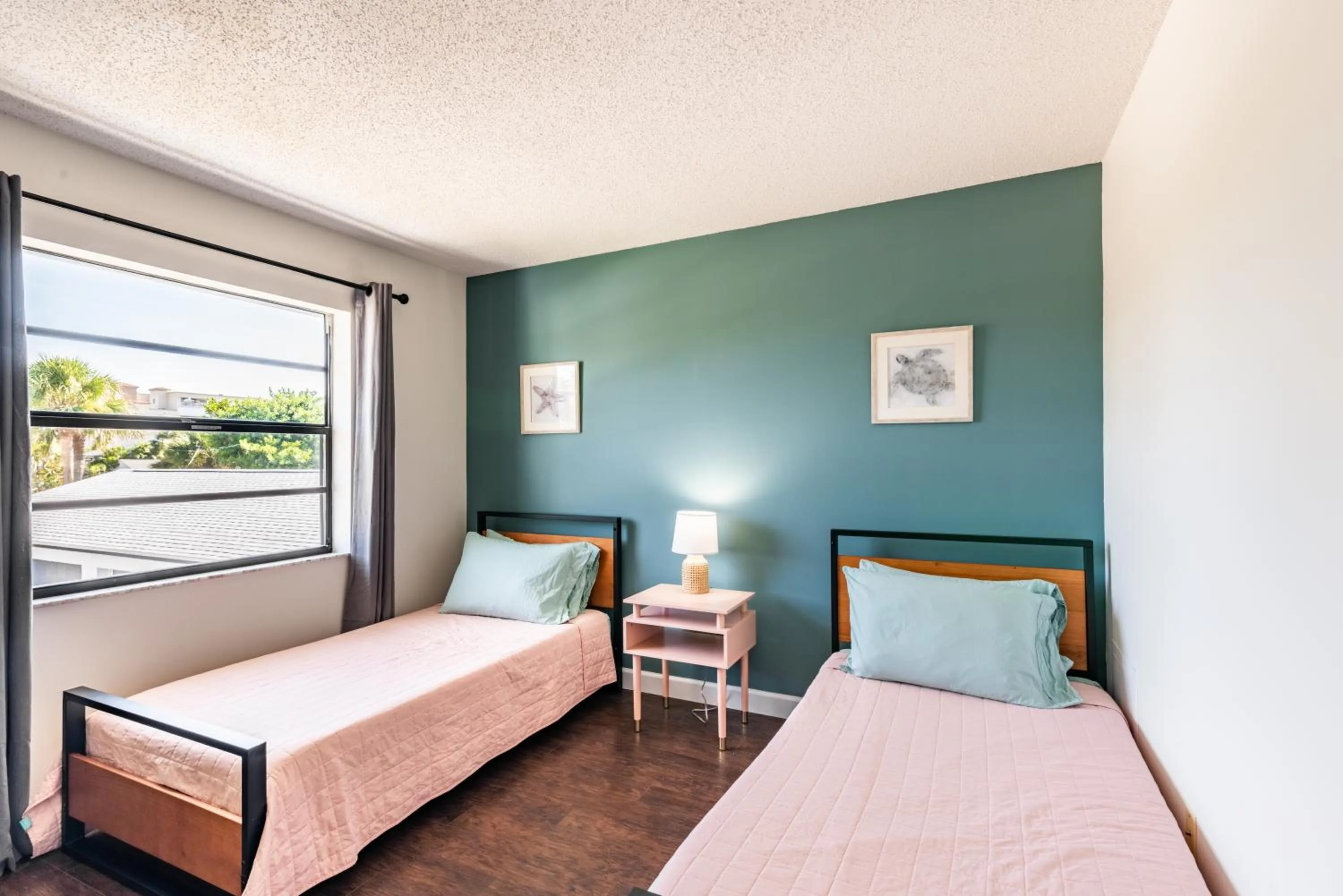 Bedroom, Bed in Amazing 2 Bedroom Townhouse near beach