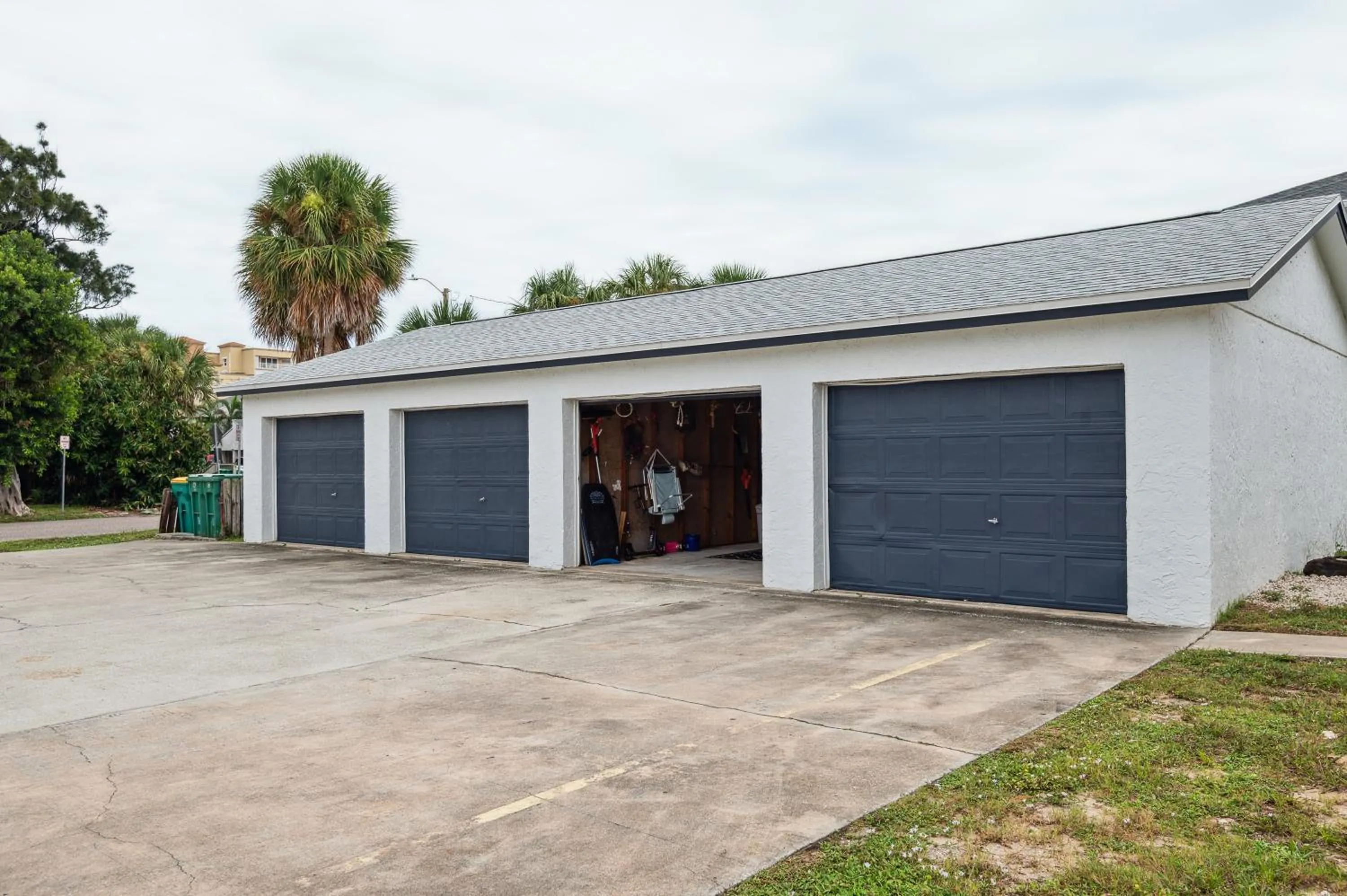 Property building in Amazing 2 Bedroom Townhouse near beach