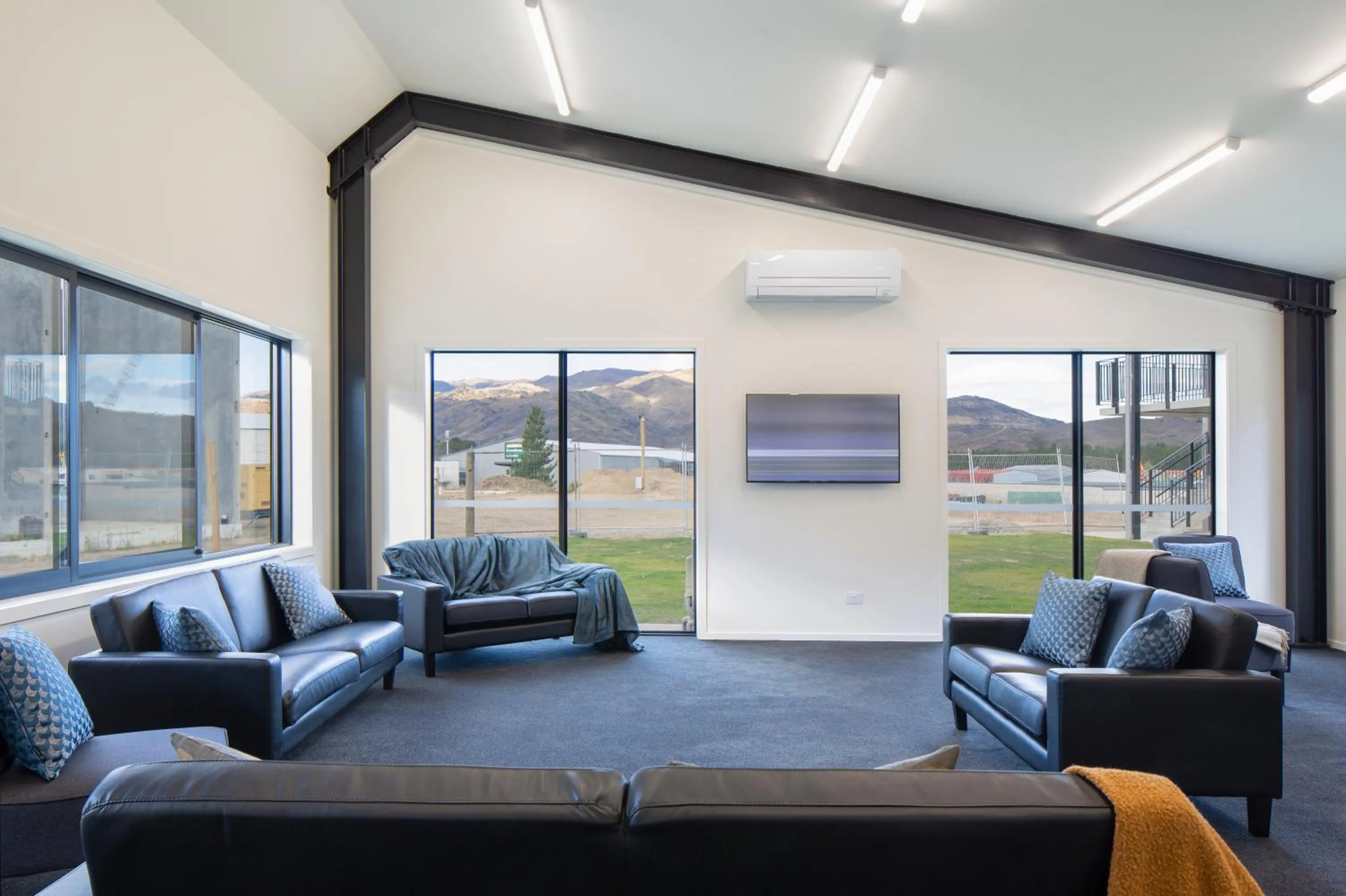 Communal lounge/ TV room in Harvest Park Studios