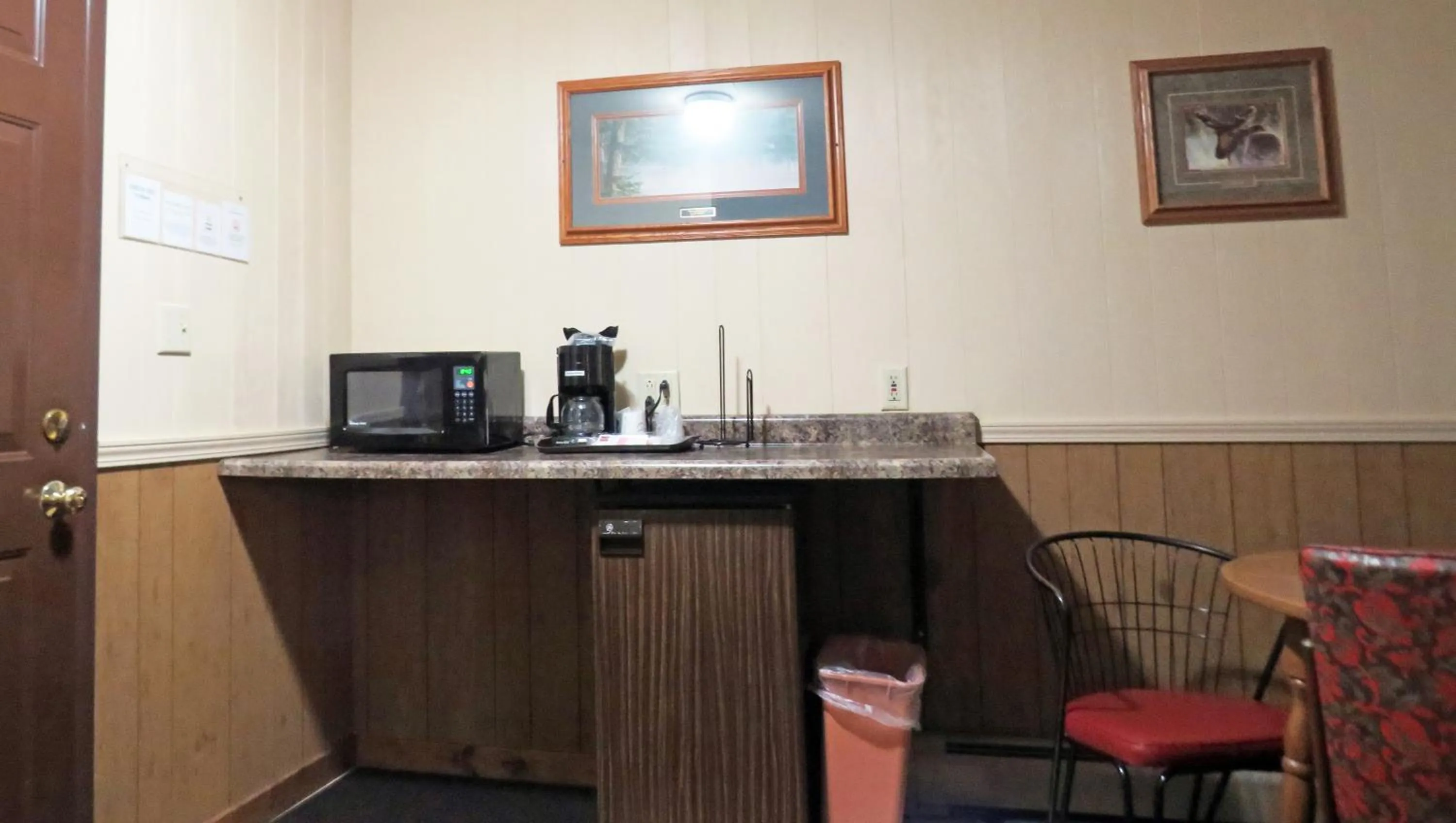 Bed in Indianhead Ironwood Hotel