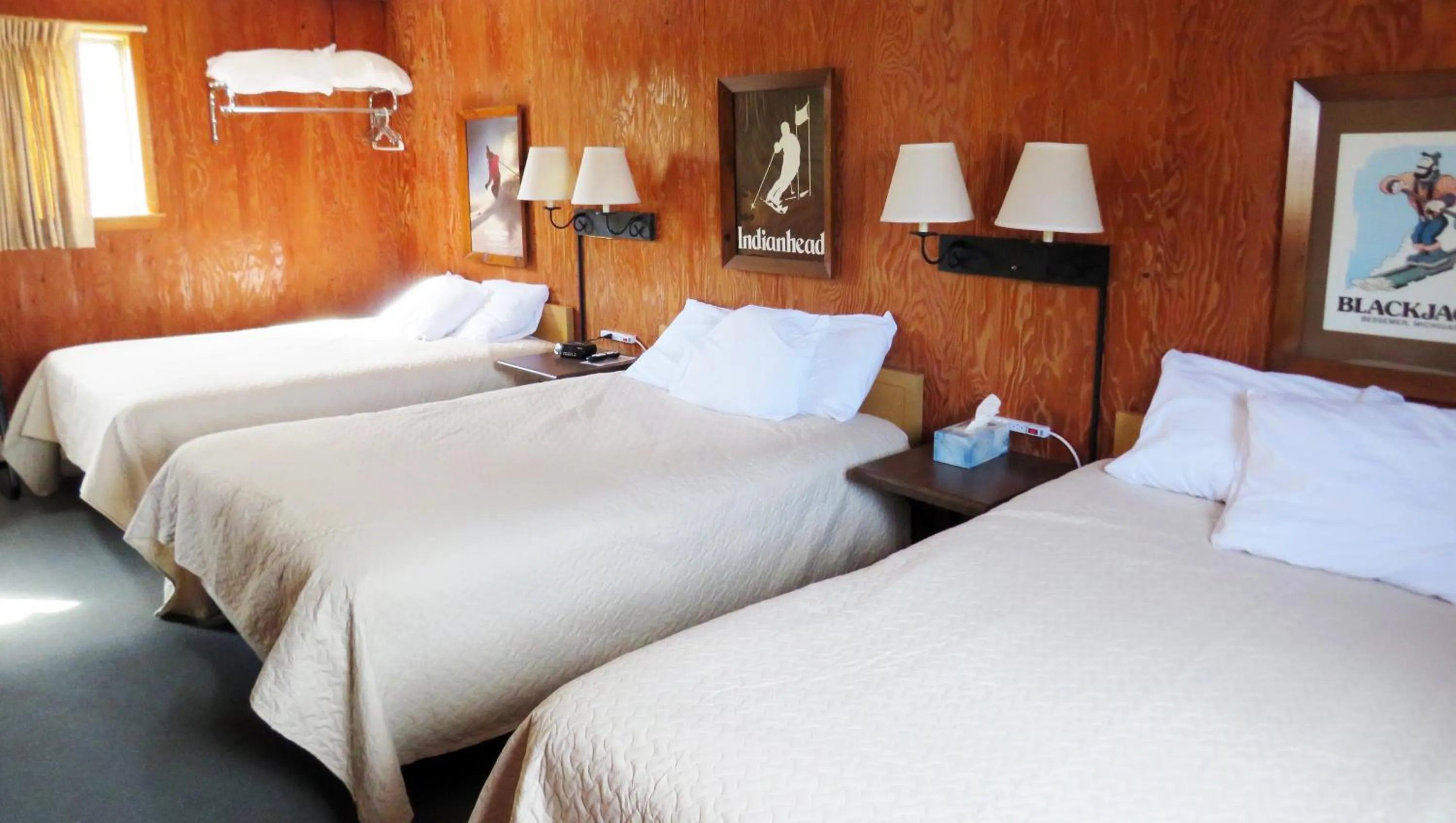 Bed in Indianhead Ironwood Hotel