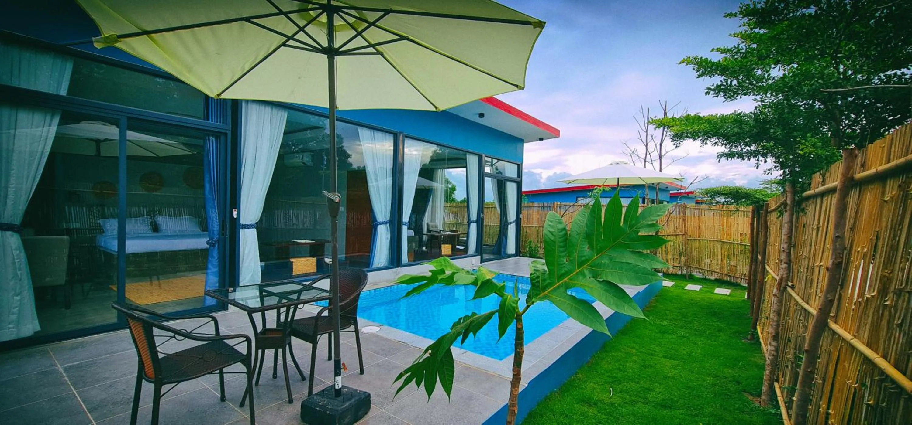 Swimming pool in Damnak Borey Resort