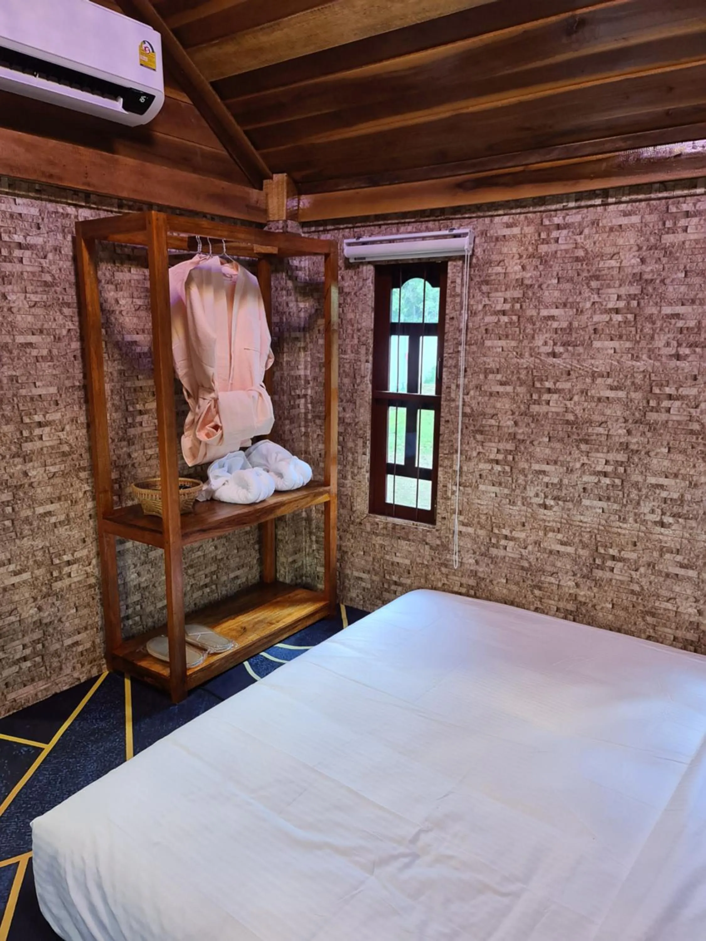 Bedroom, Bed in Damnak Borey Resort