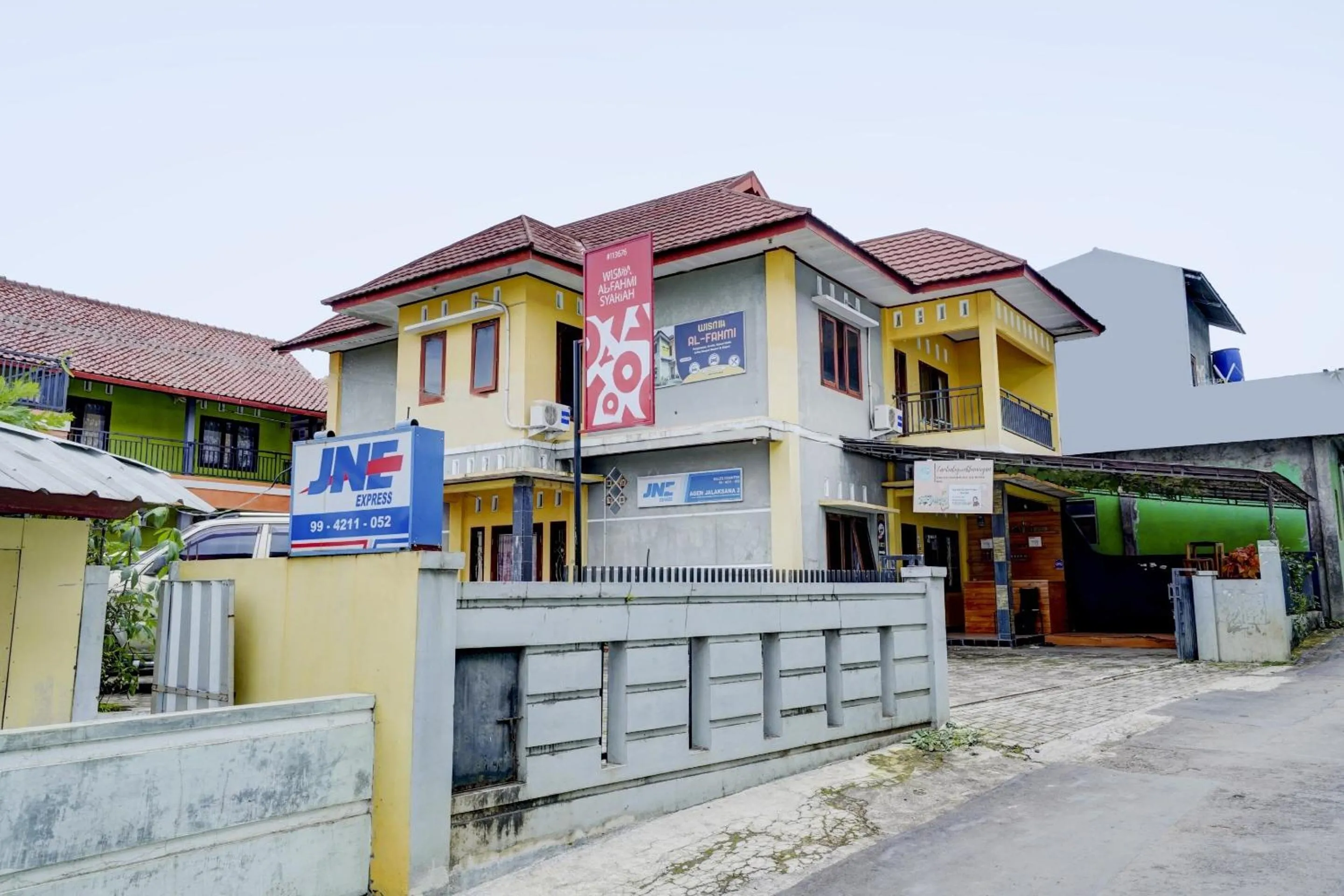 Facade/entrance in Hotel O Wisma Al-fahmi Syariah