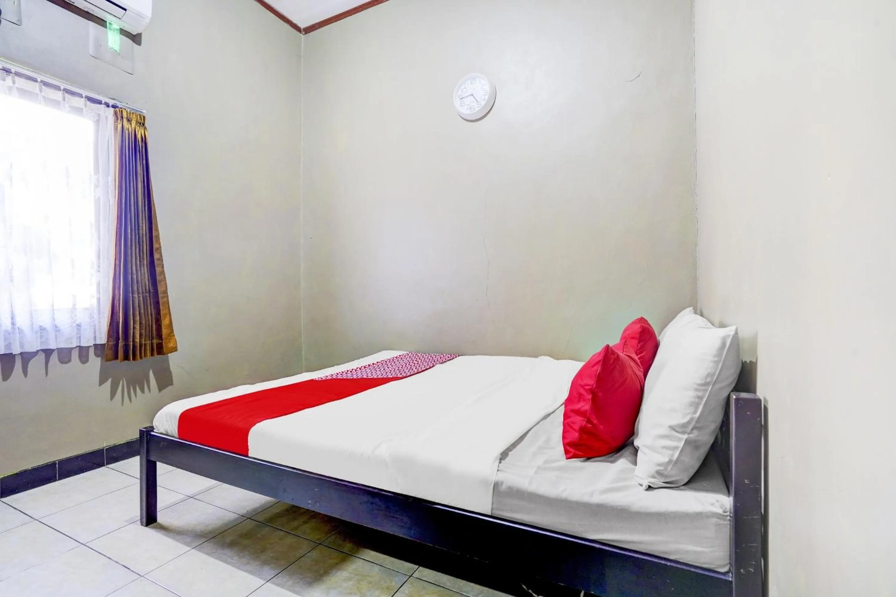 Bedroom, Bed in Hotel O Wisma Al-fahmi Syariah