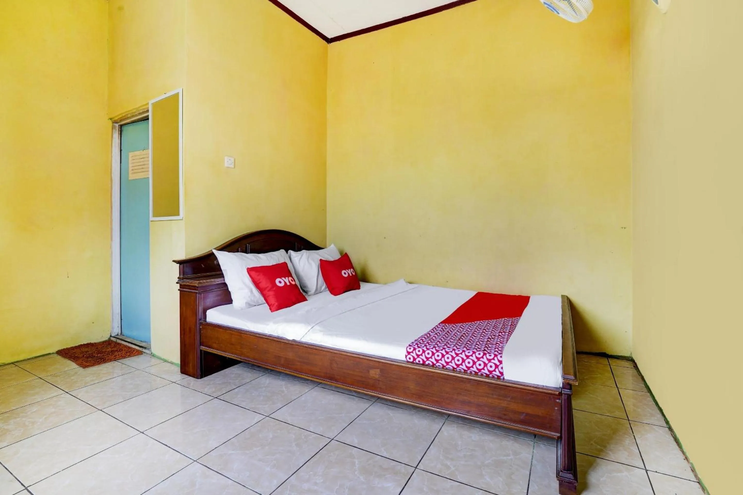 Bedroom, Bed in Hotel O Wisma Al-fahmi Syariah