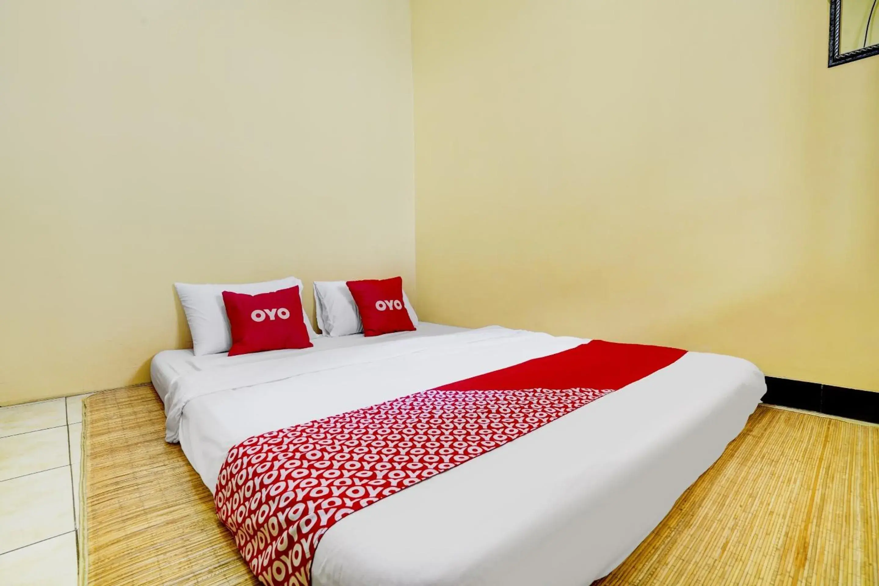 Economy Double Room in Hotel O Wisma Al-fahmi Syariah Economy Double Room in Hotel O Wisma Al-fahmi Syariah