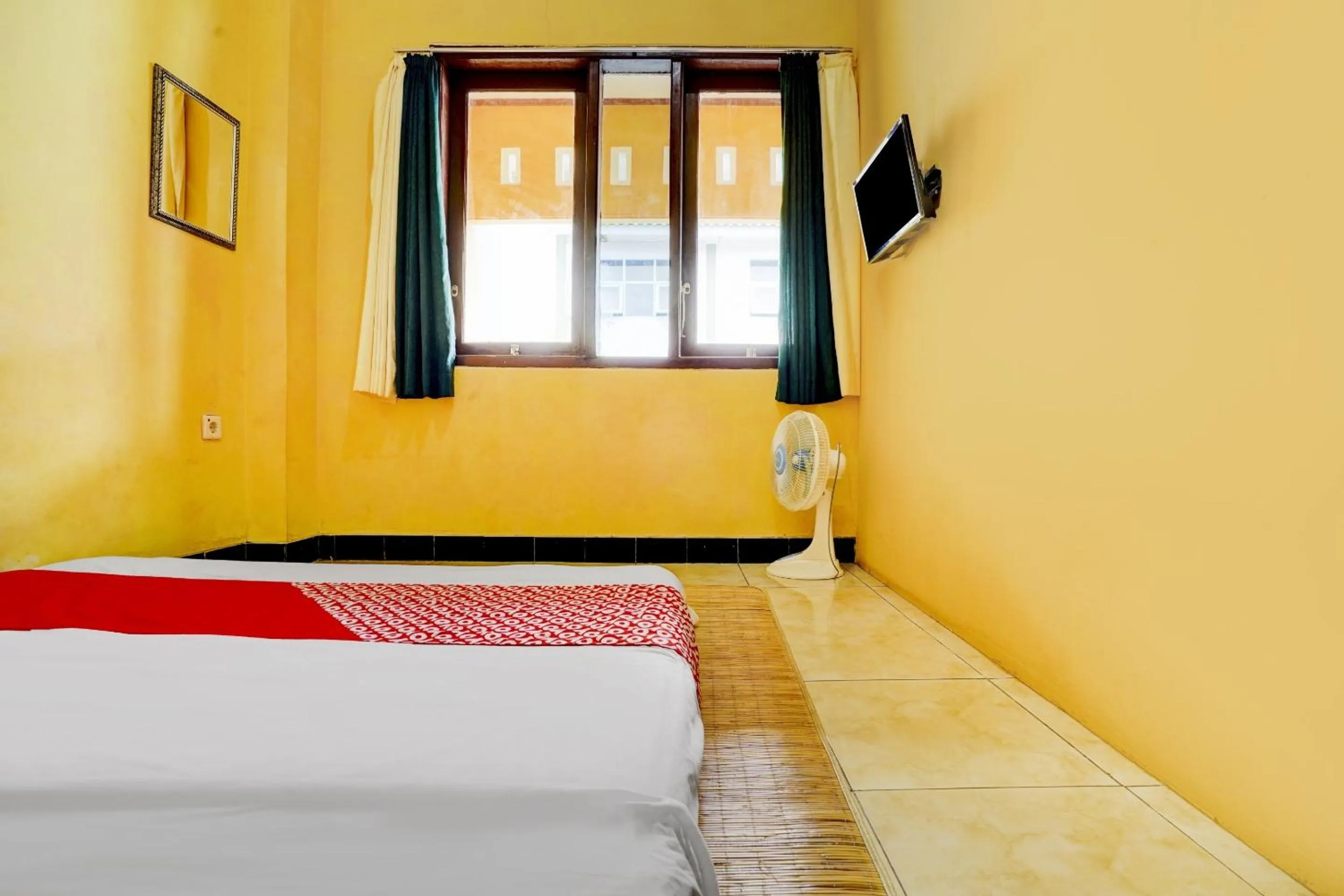 Bedroom, Bed in Hotel O Wisma Al-fahmi Syariah