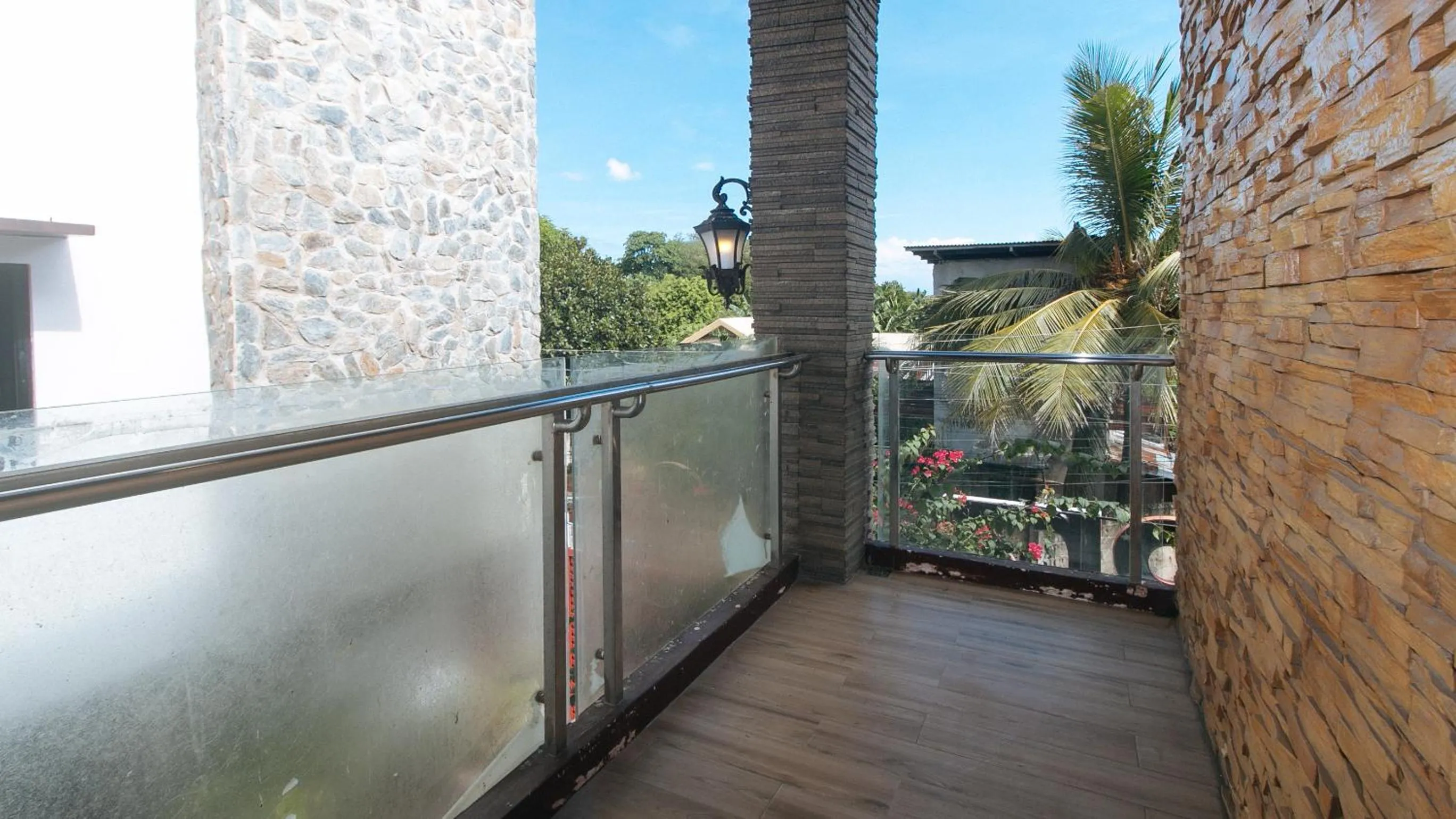 Balcony/Terrace in RedDoorz Hostel @ St. Paul Village LapuLapu