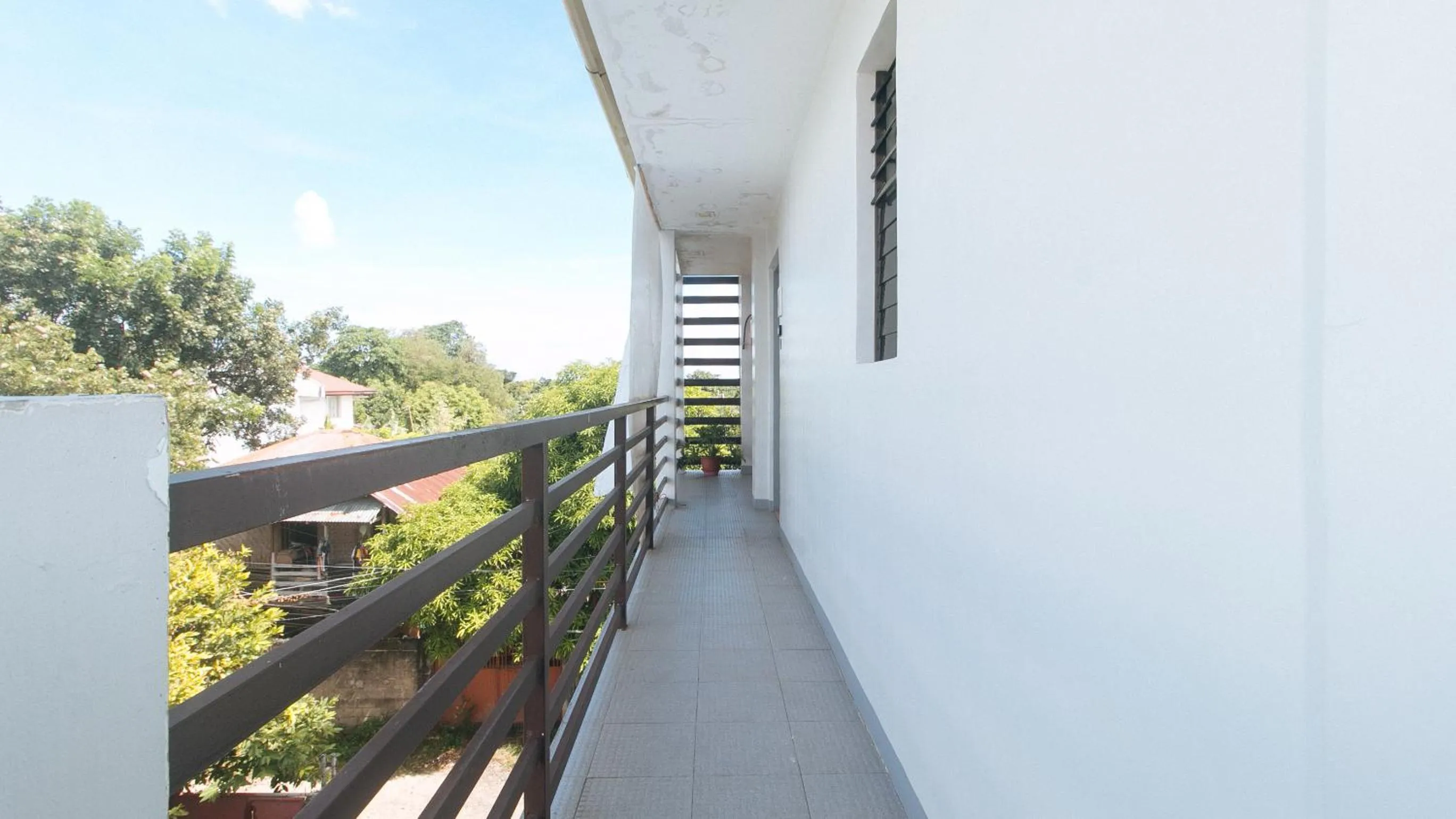 Balcony/Terrace in RedDoorz Hostel @ St. Paul Village LapuLapu