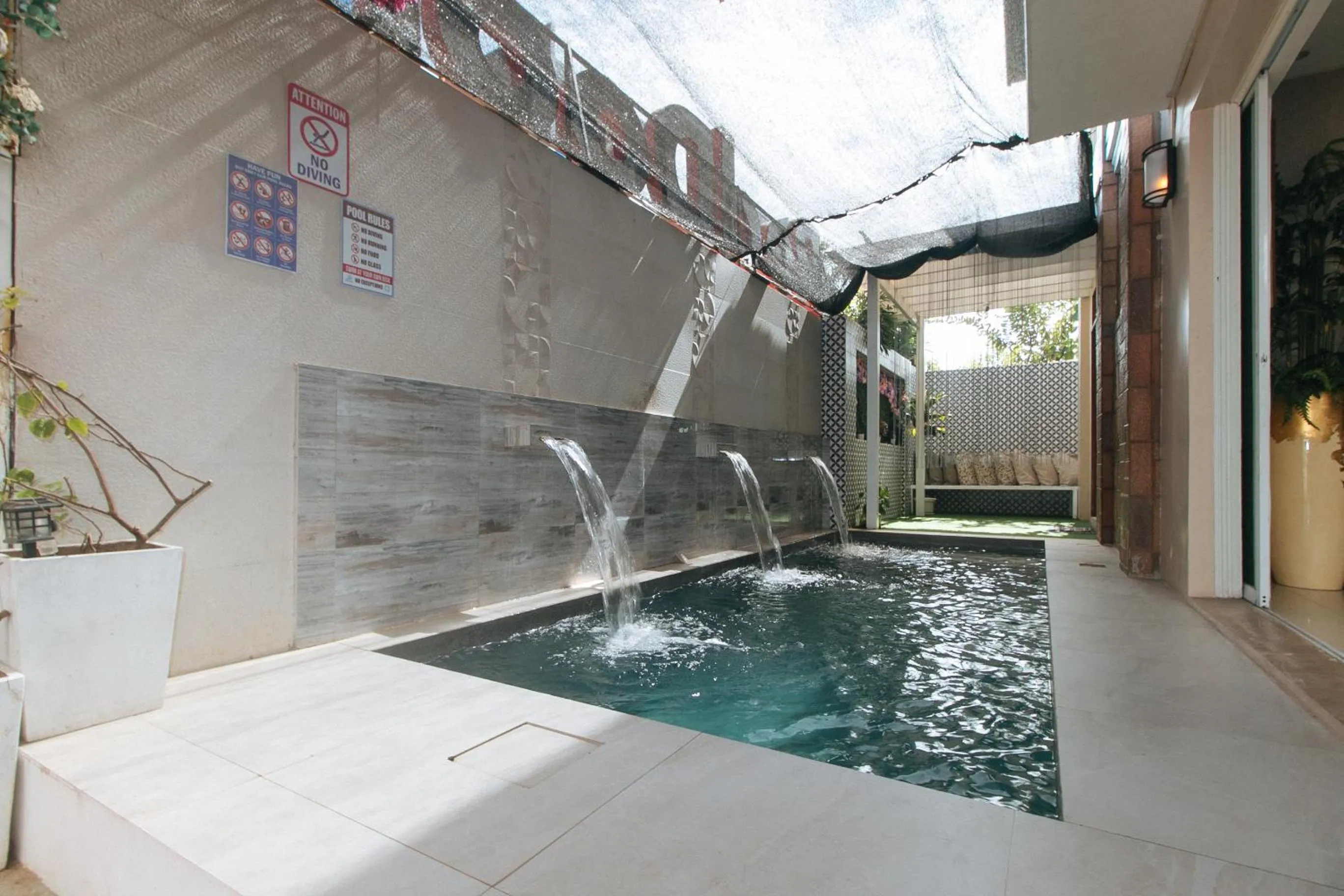 Swimming pool in RedDoorz Hostel @ St. Paul Village LapuLapu