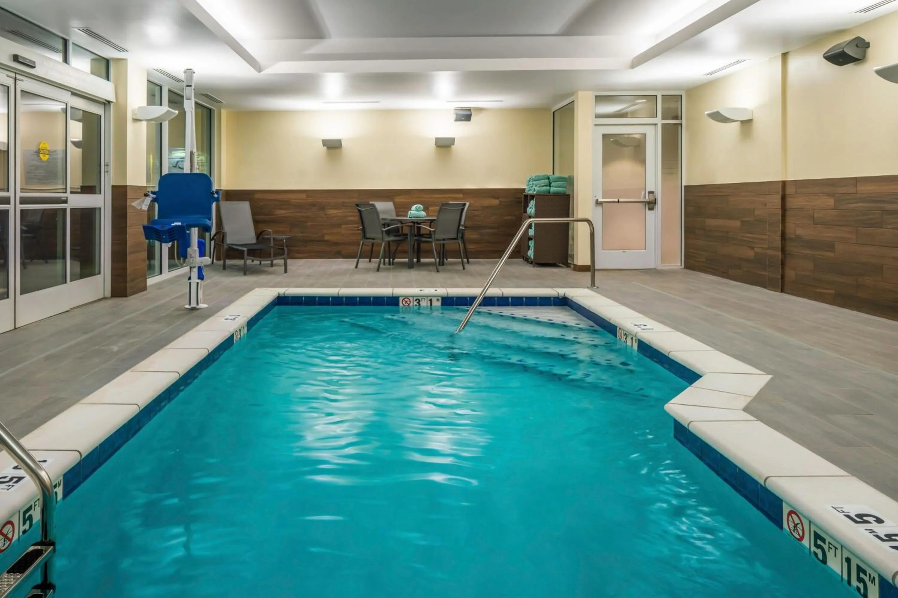 Swimming pool in Fairfield by Marriott Inn & Suites Kansas City North, Gladstone