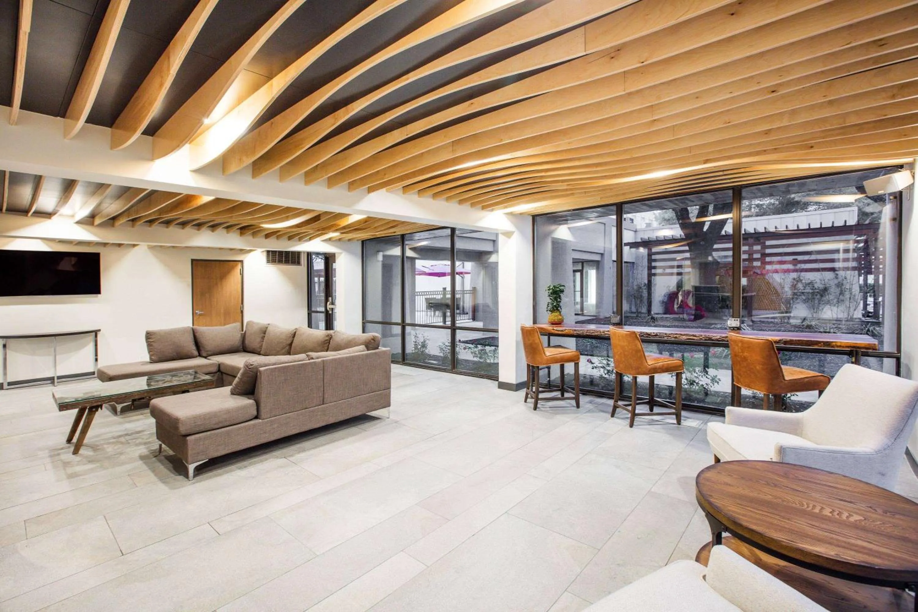 Lobby or reception in Ramada by Wyndham Austin South