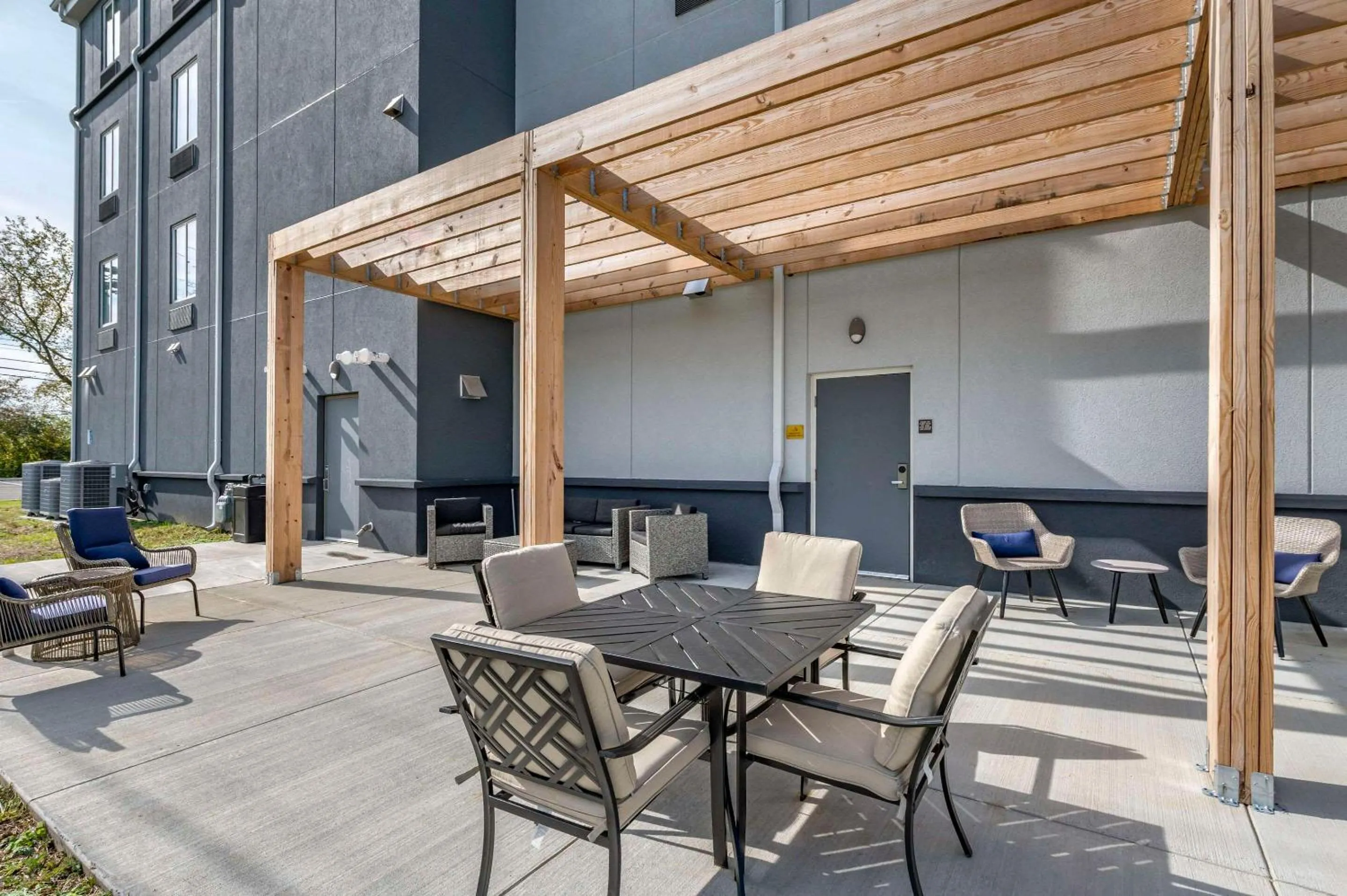 Property building in MainStay Suites Georgetown Lexington North