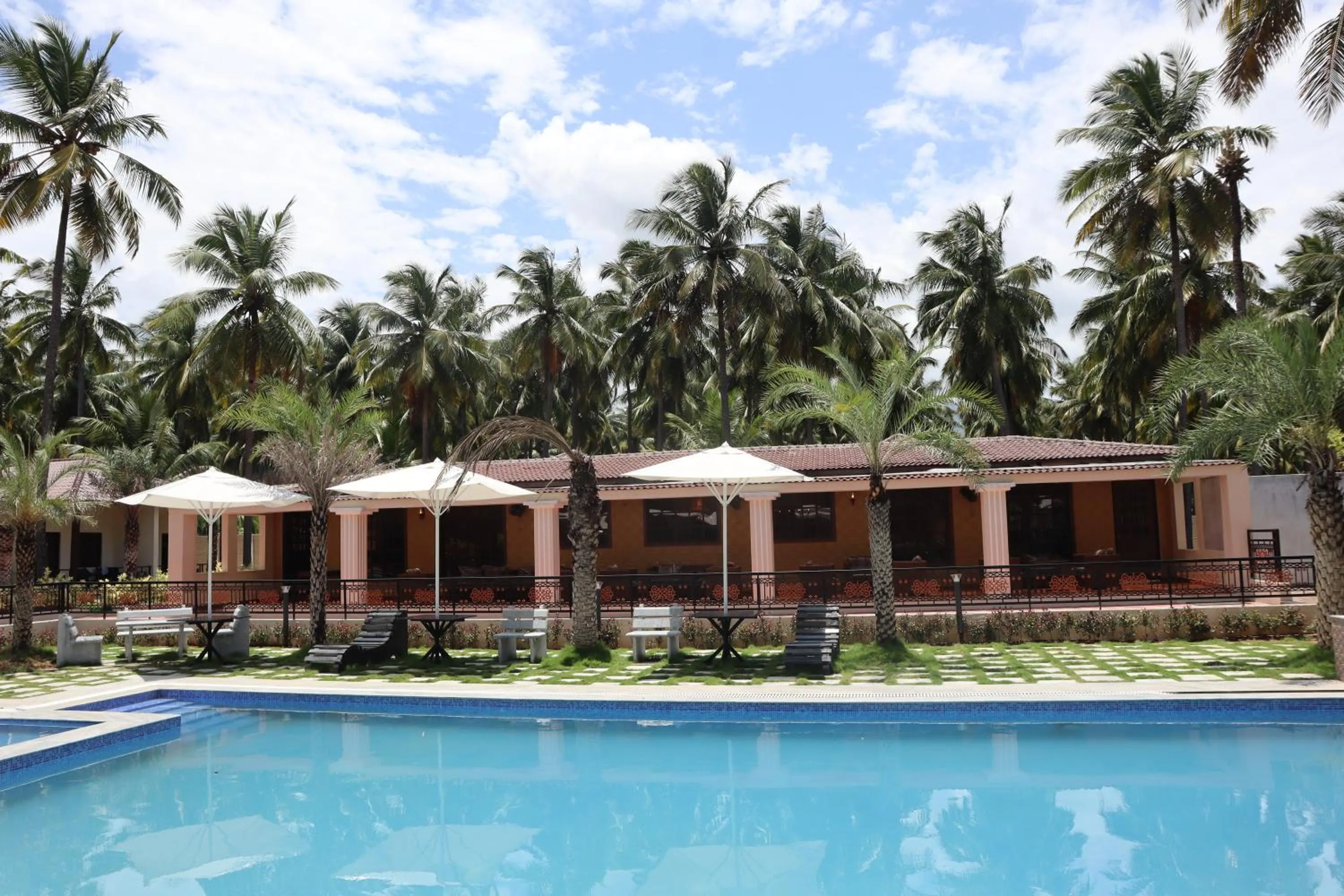 Swimming pool in Royal Destiny Resort