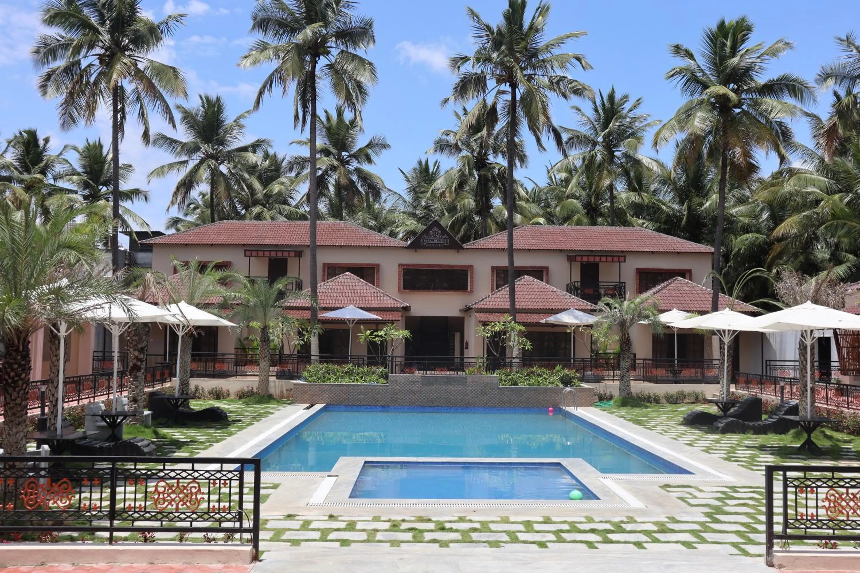 Swimming pool in Royal Destiny Resort