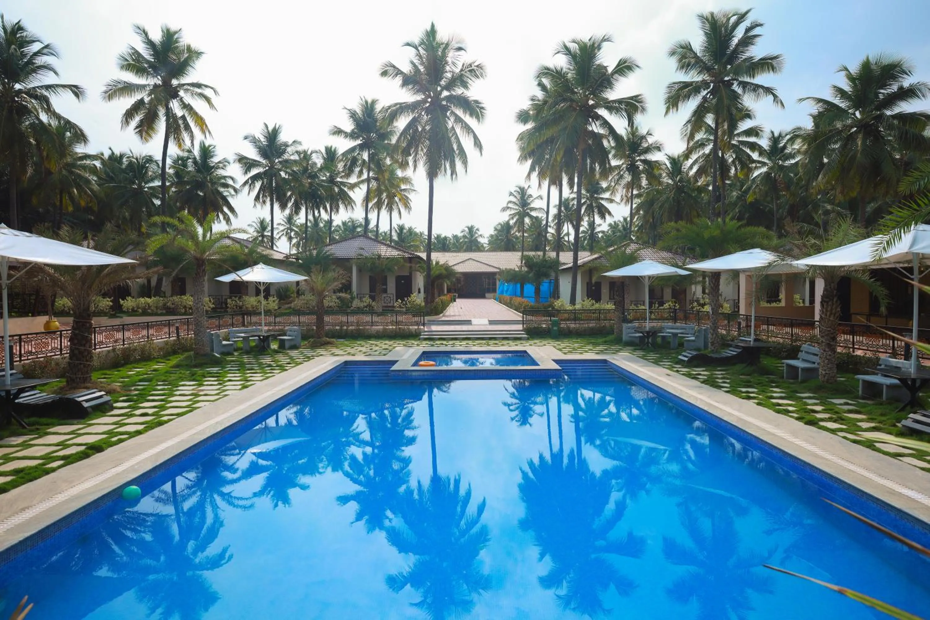 Swimming pool in Royal Destiny Resort