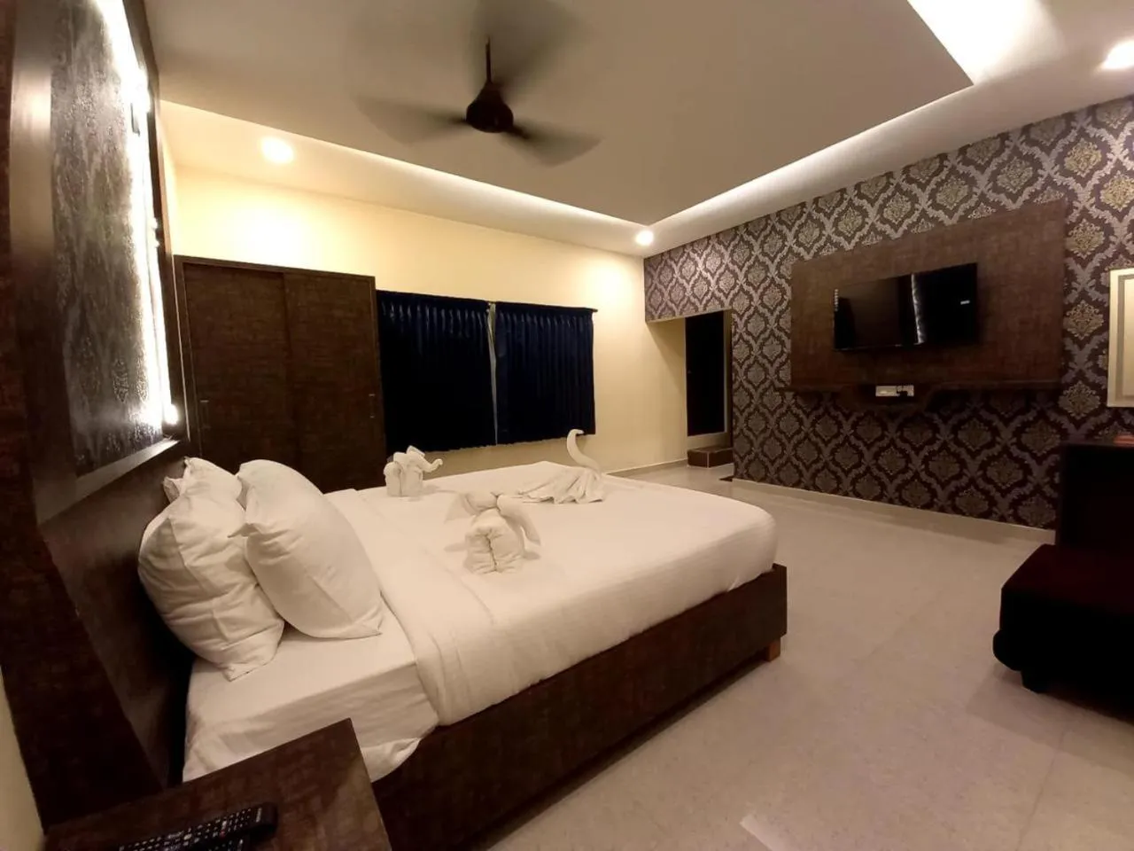 Bedroom, Bed in Royal Destiny Resort