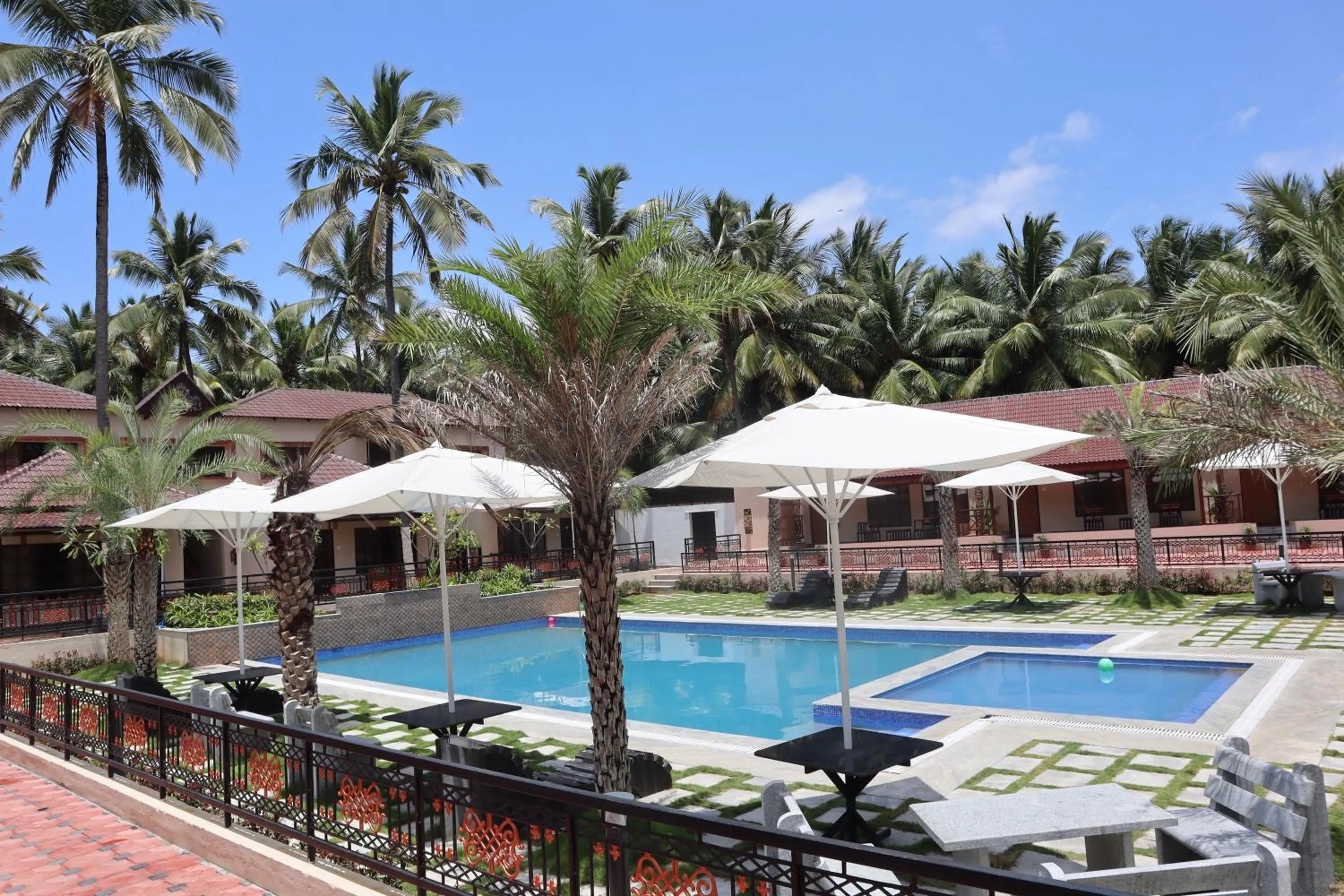 Swimming pool in Royal Destiny Resort