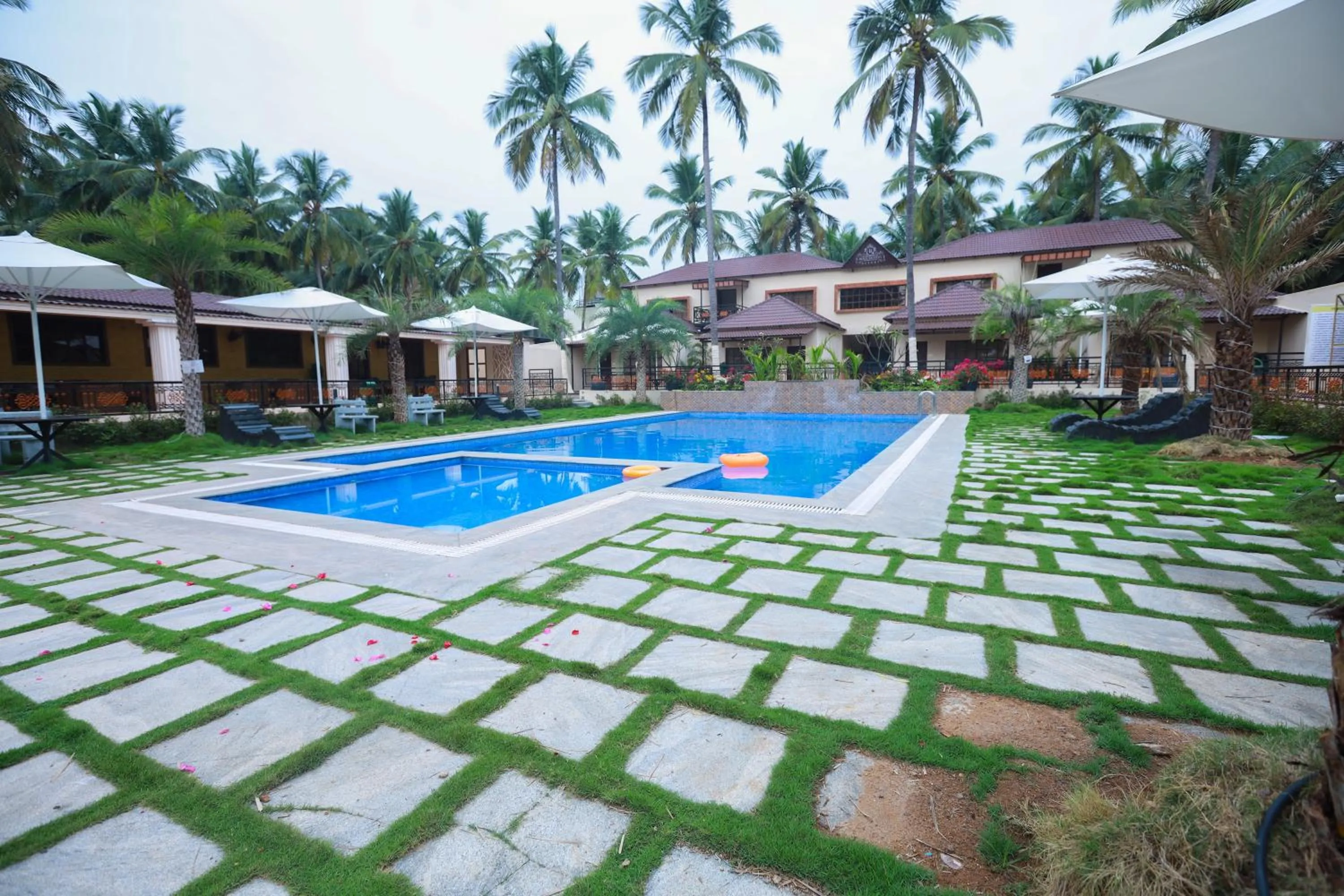 Swimming pool in Royal Destiny Resort