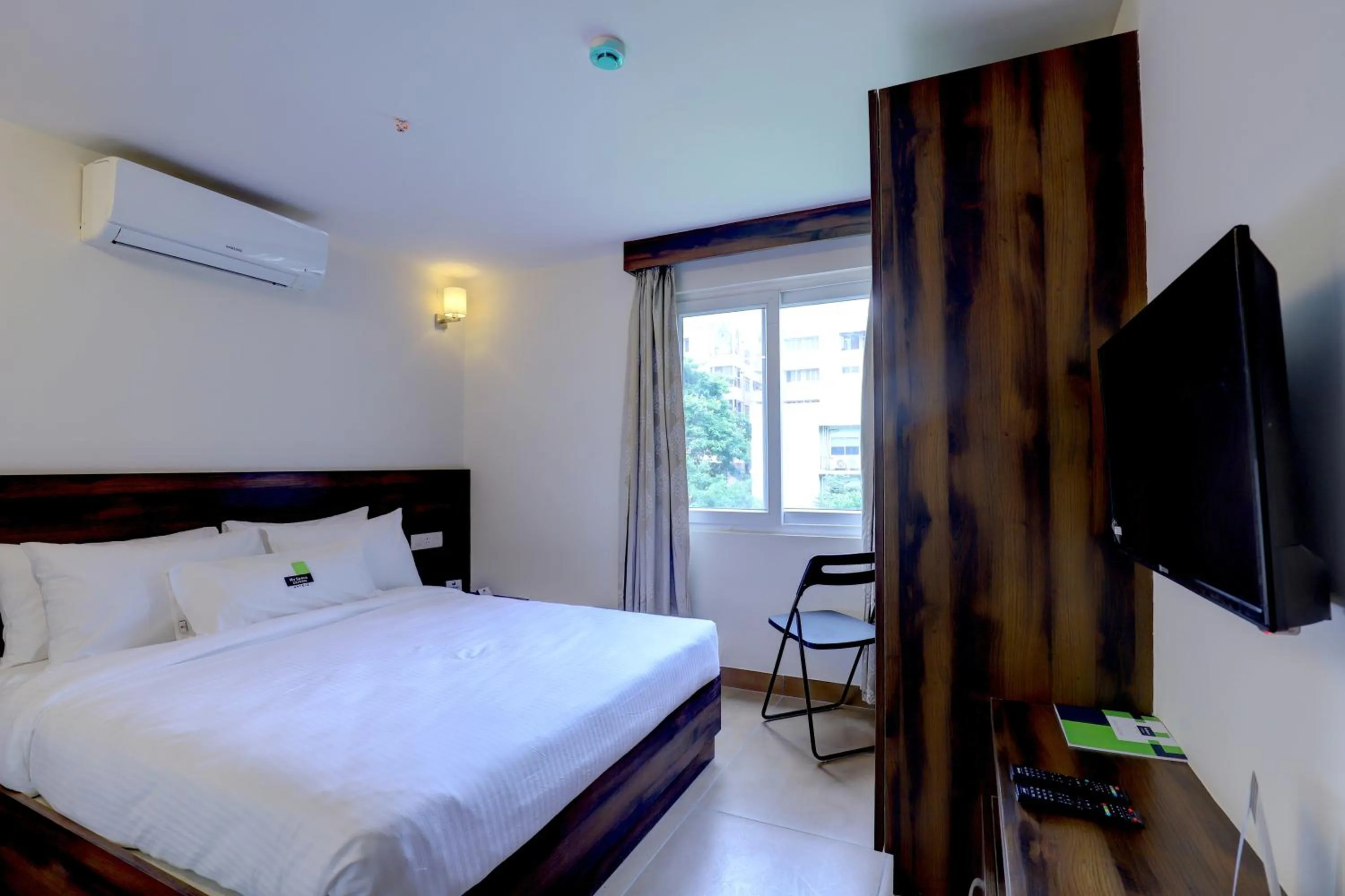 Bed in MySpace Express GD Inn