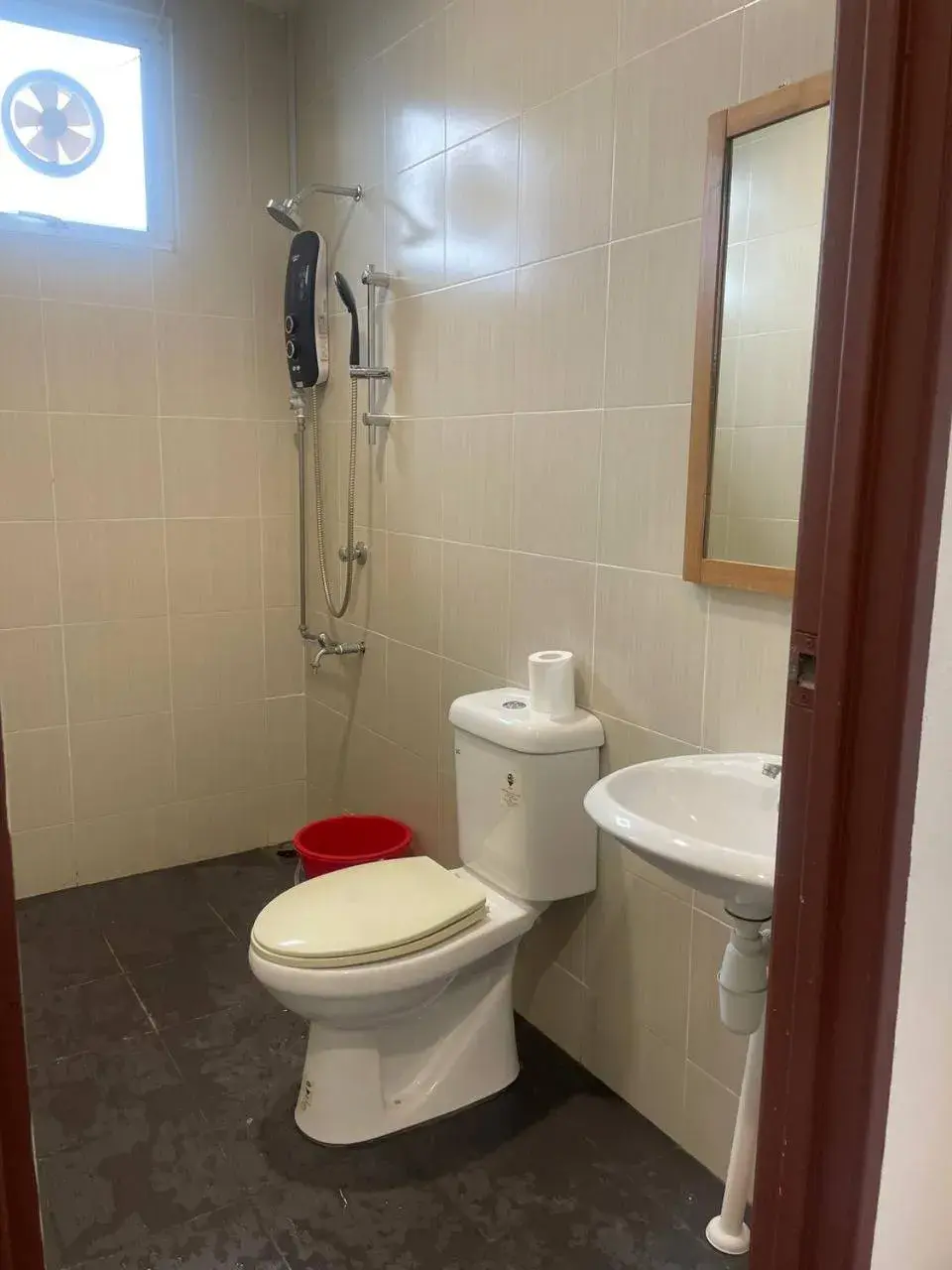 Deluxe Family Room in CA Homestay Deluxe Family Room in CA Homestay