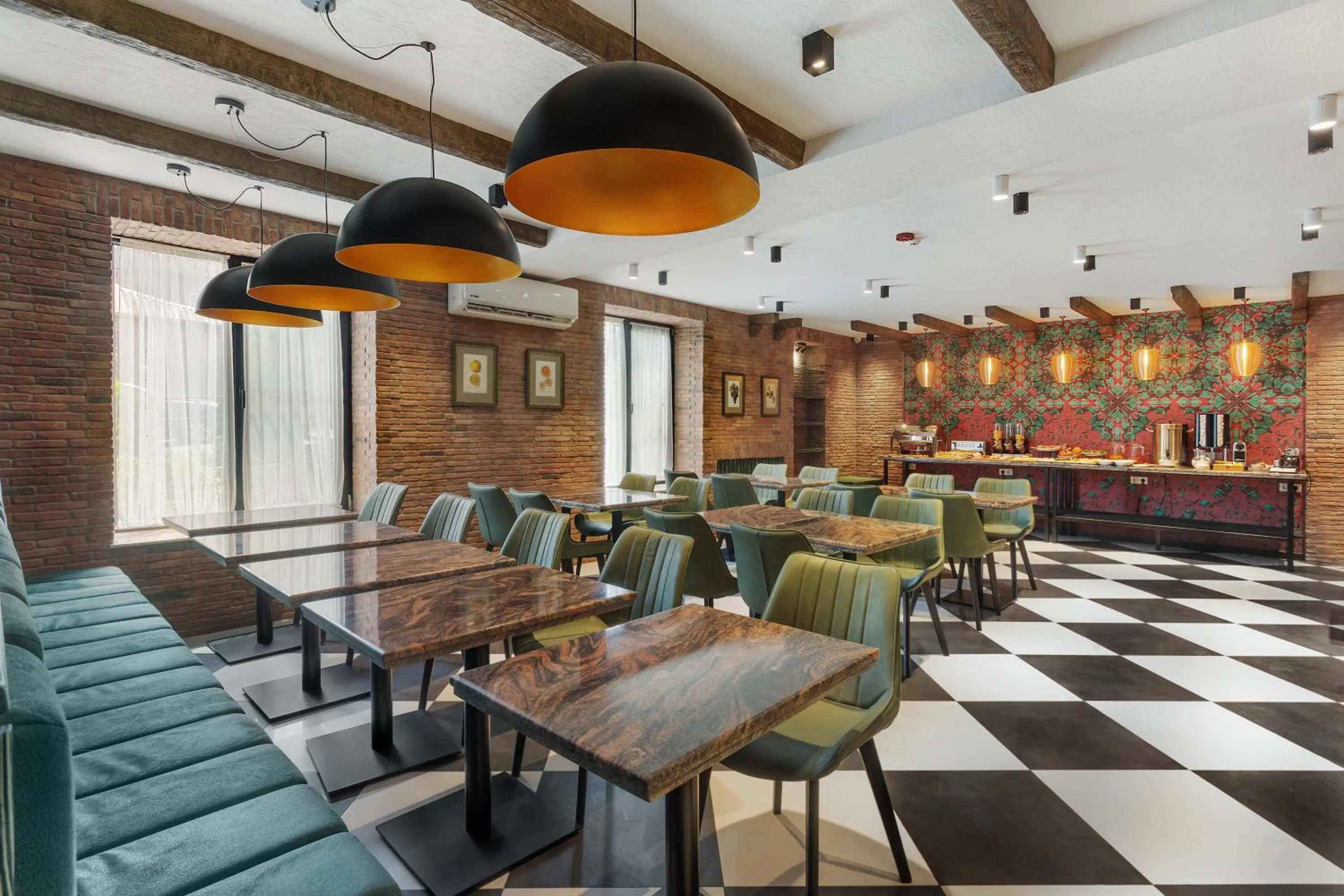 Restaurant/places to eat in Hotel Old Wall