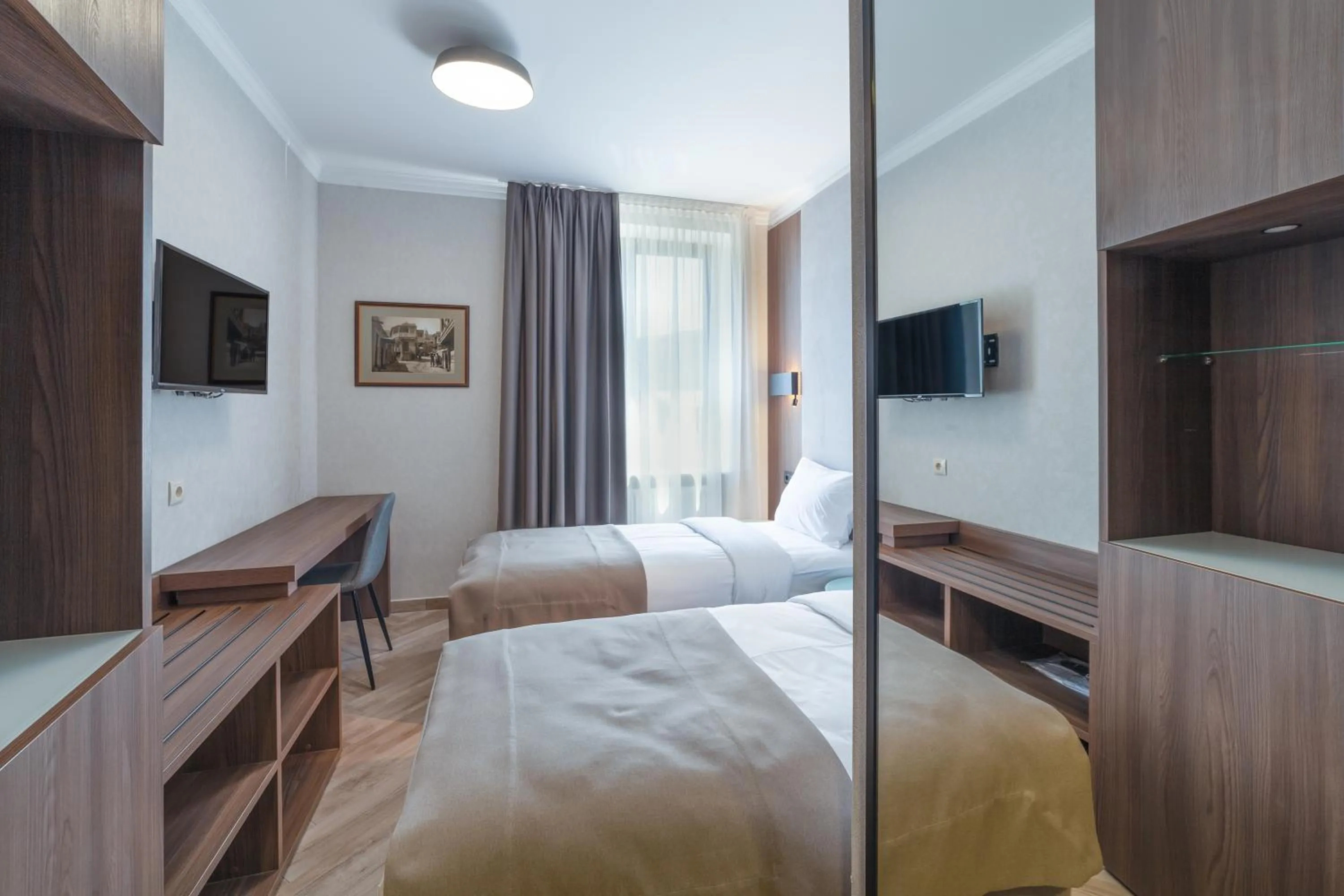 View (from property/room), Bed in Hotel Old Wall