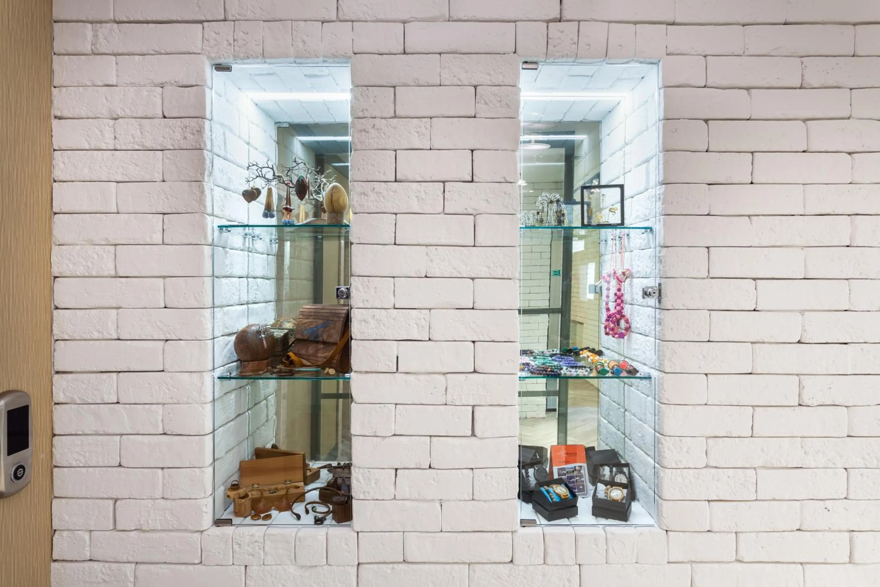 Property building in Hotel Old Wall