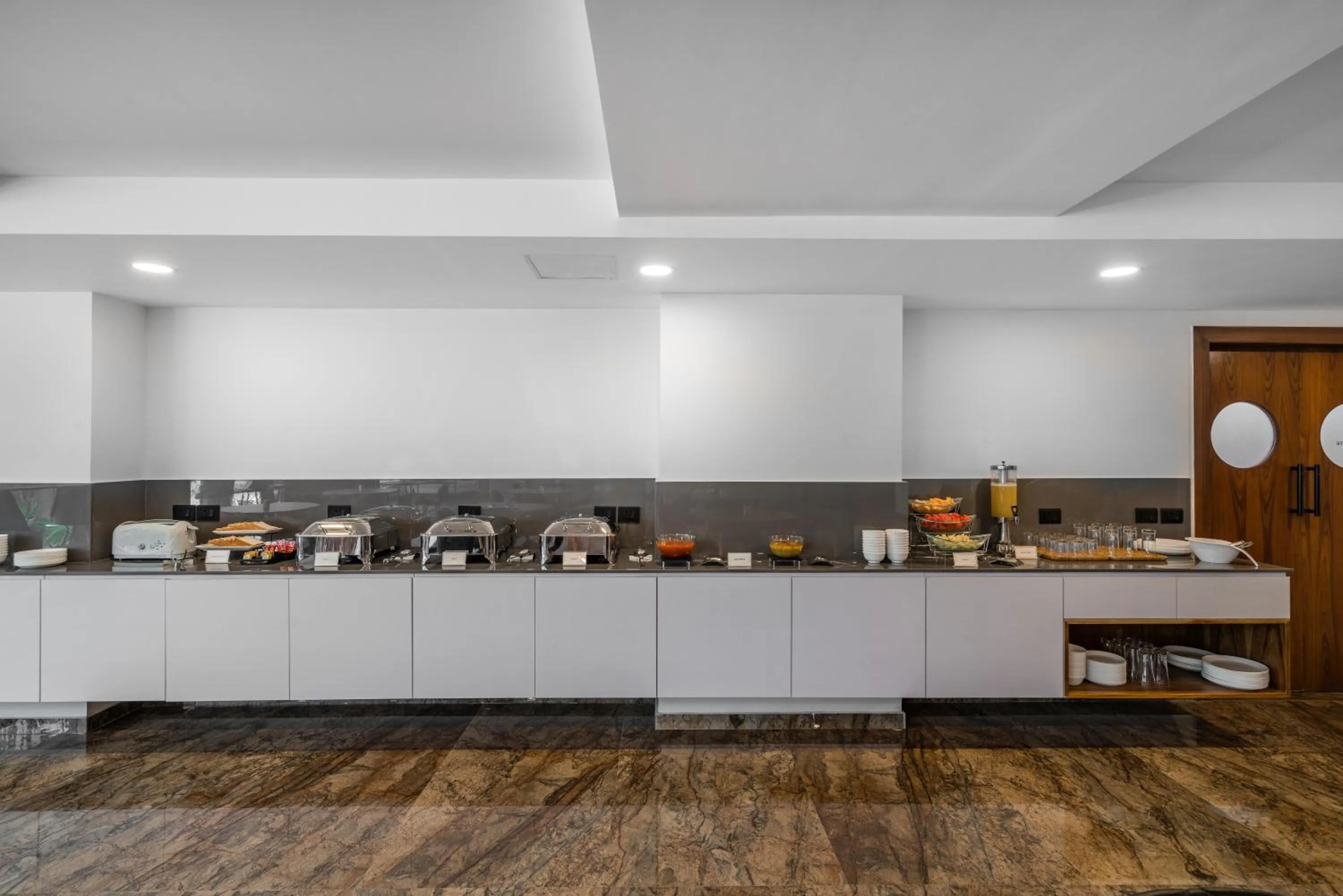 Restaurant/places to eat in SKYLA Studios & Suites - Hitech City