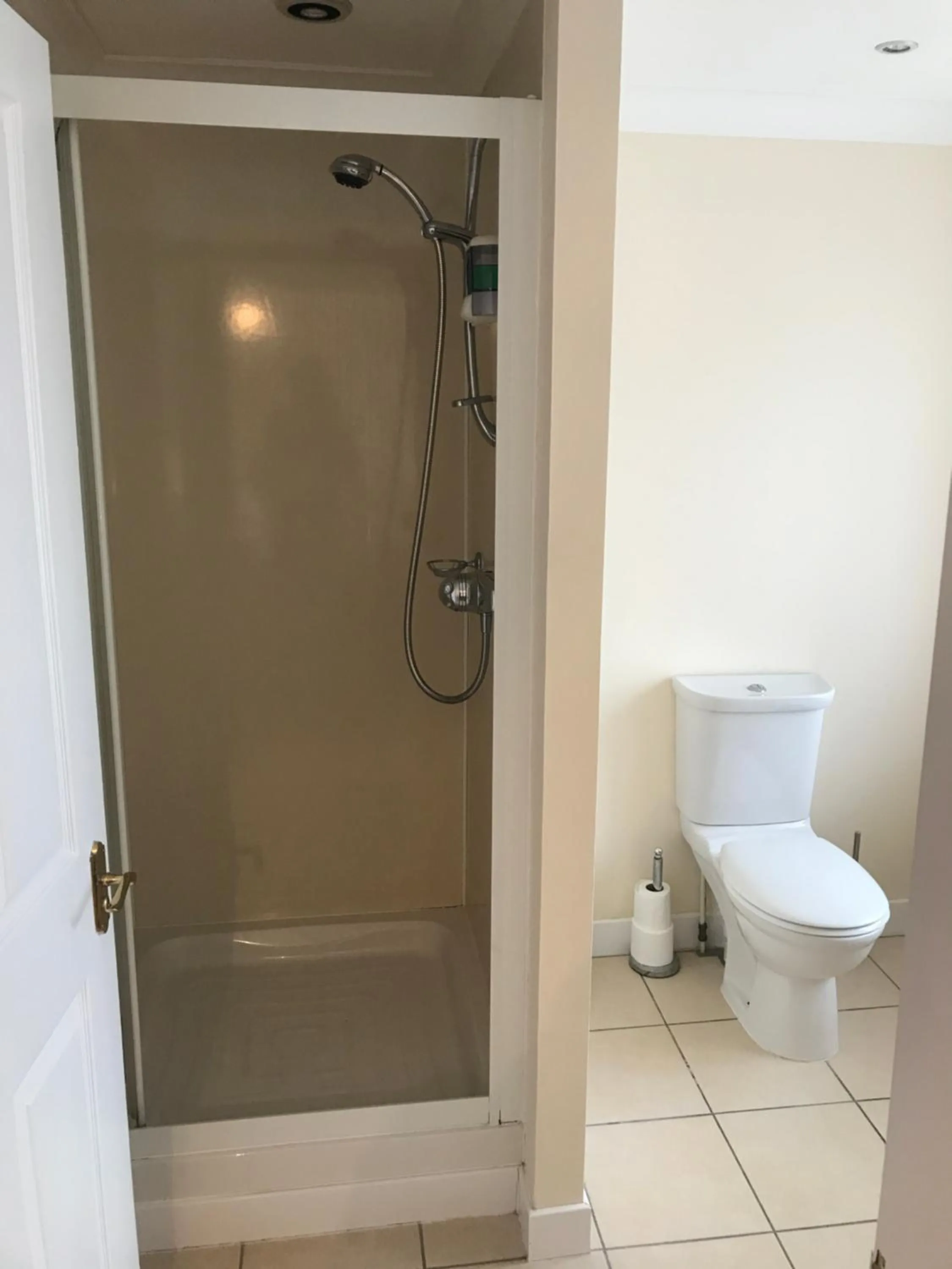 Bathroom in The Maxwell Arms Hotel