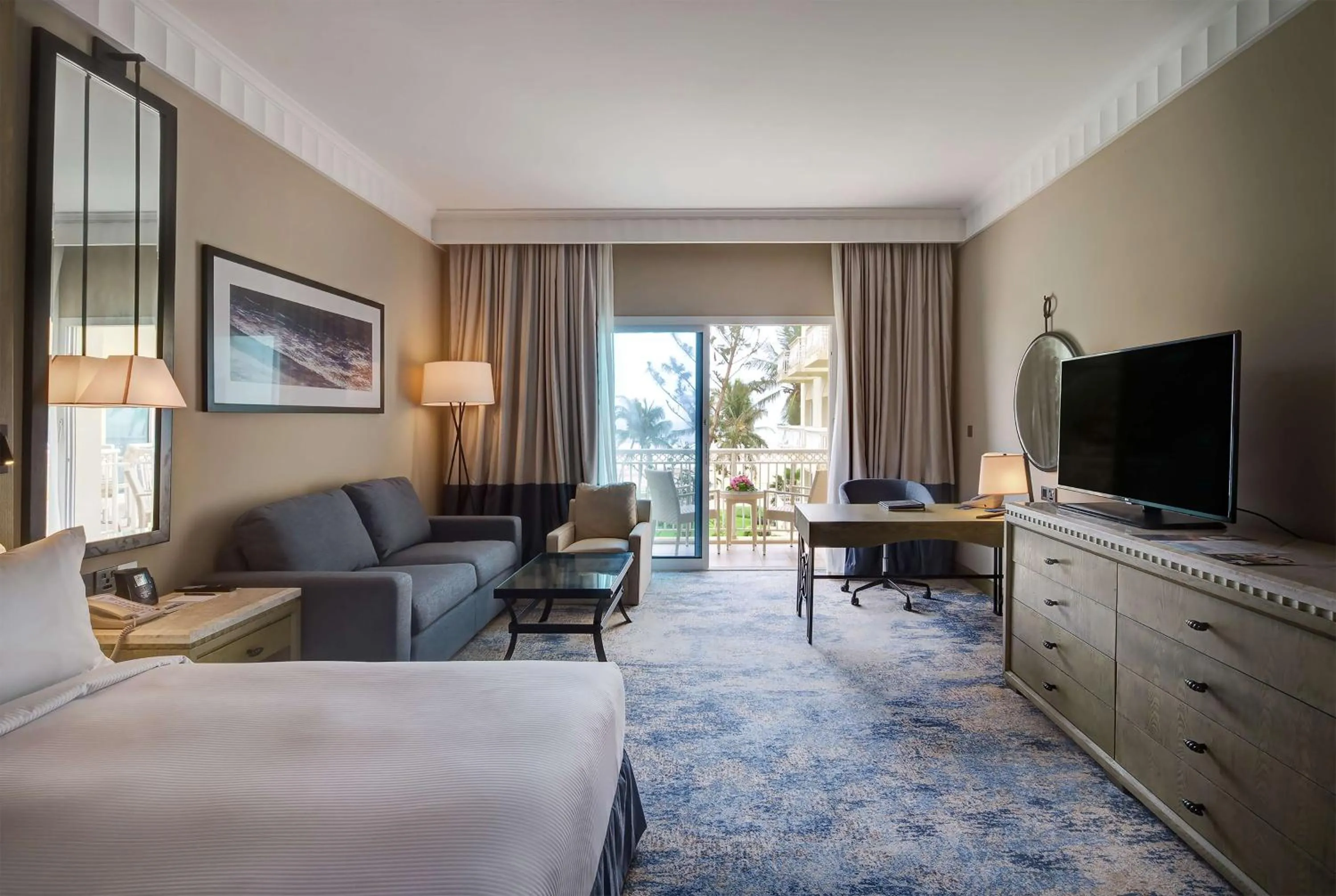 King Superior Room with Balcony and Sea View in Hilton Salalah Resort