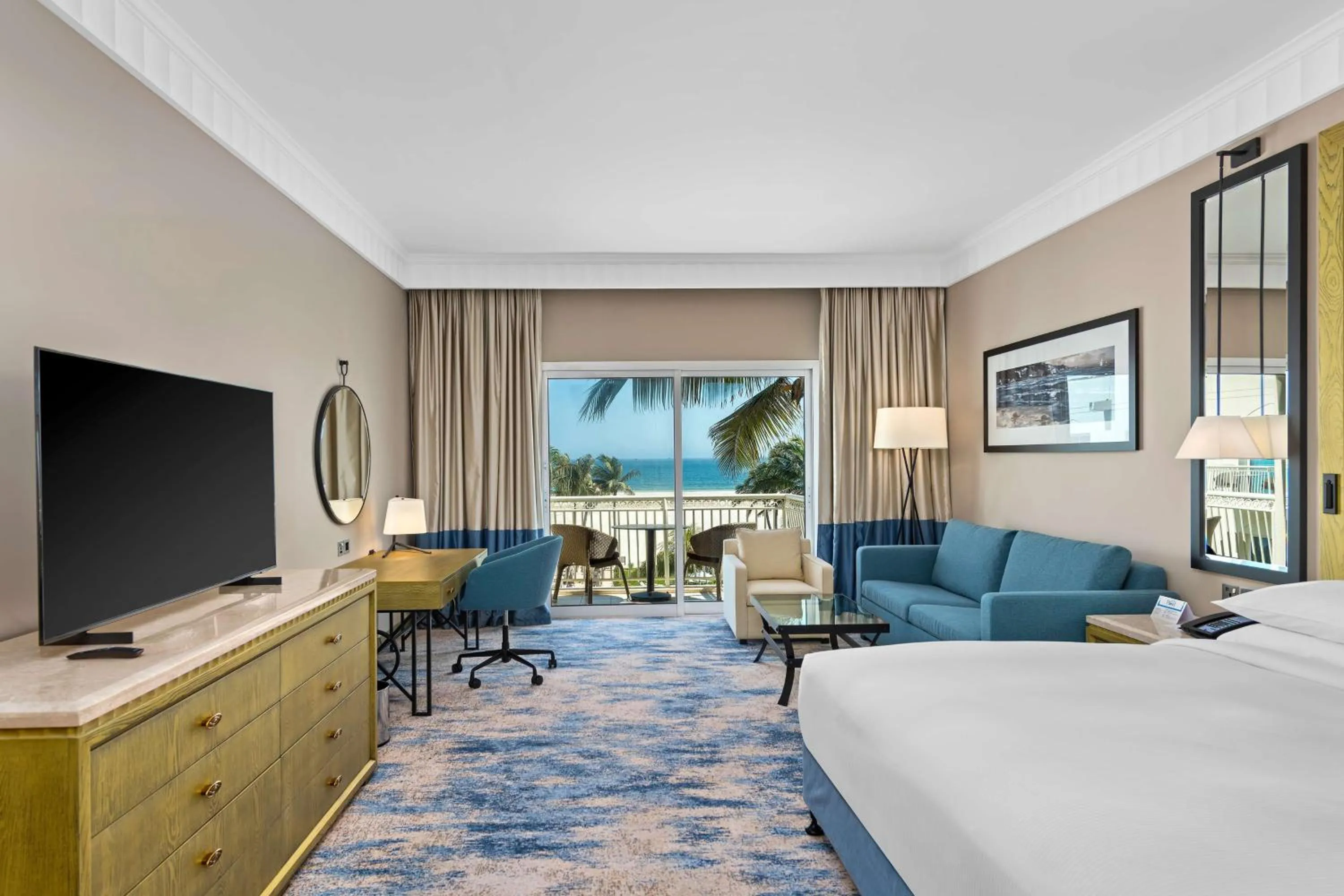 Living room, Bed in Hilton Salalah Resort