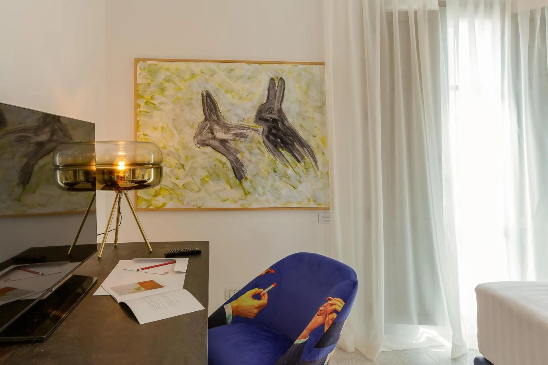 TV and multimedia in CasAunoE Boutique Hotel