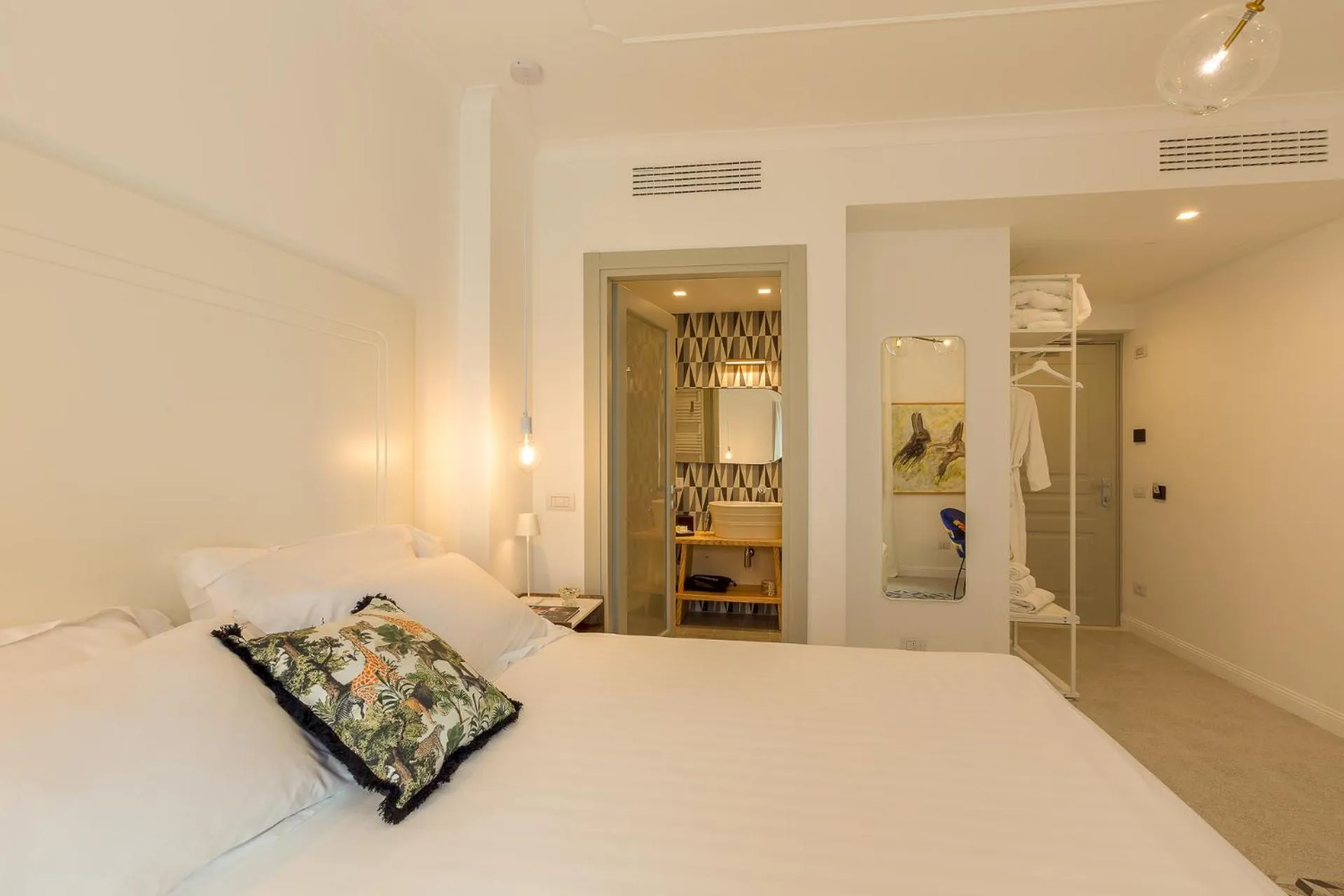 CasAunoE Boutique Hotel