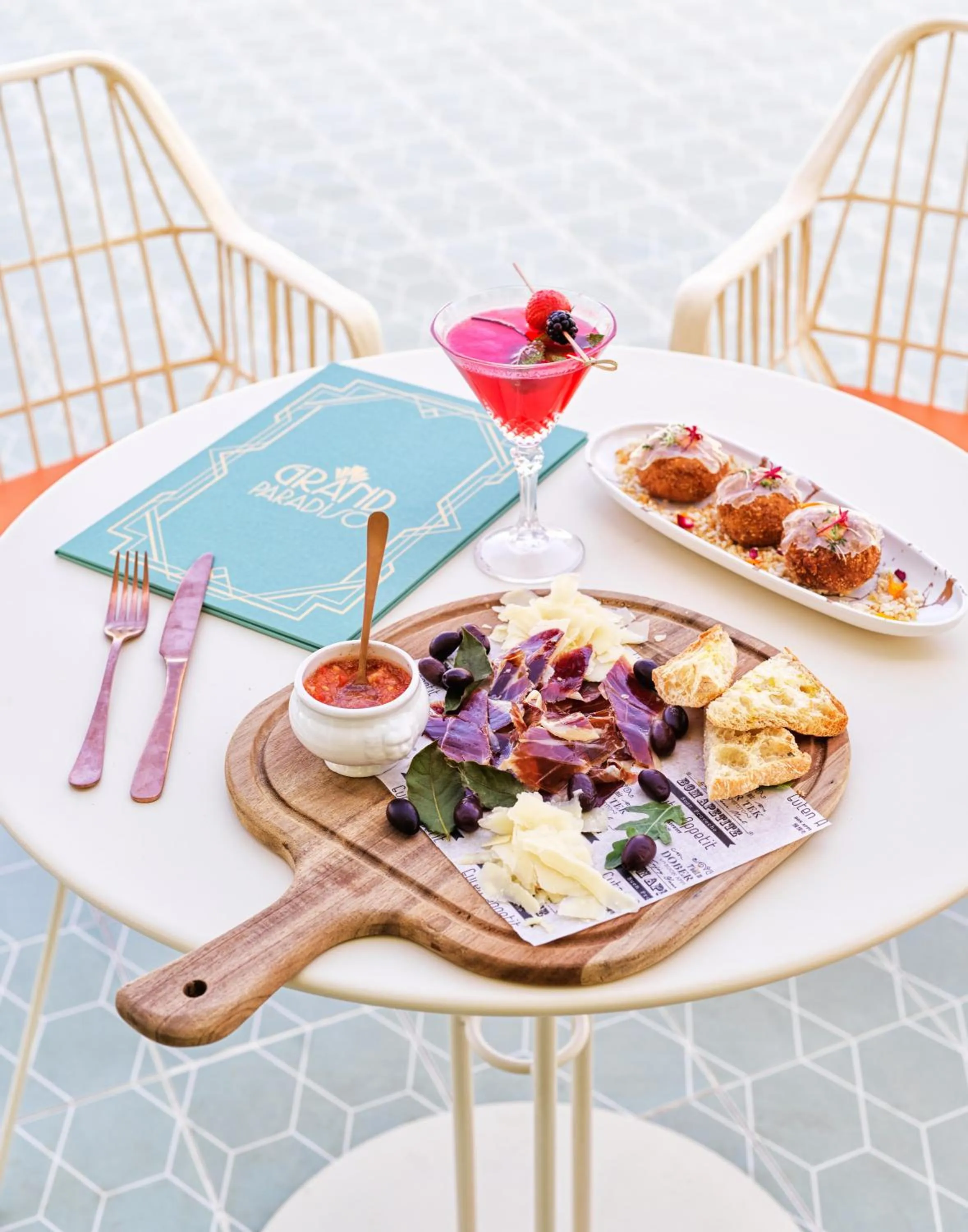 Food and drinks in Grand Paradiso Ibiza - Adults Only