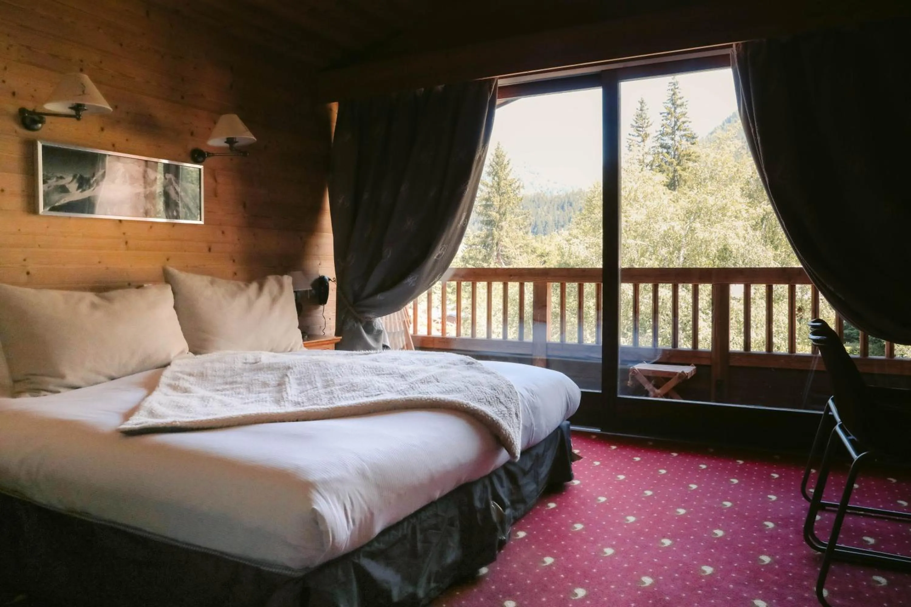 Bedroom, Bed in Les Grands Montets Hotel & Spa