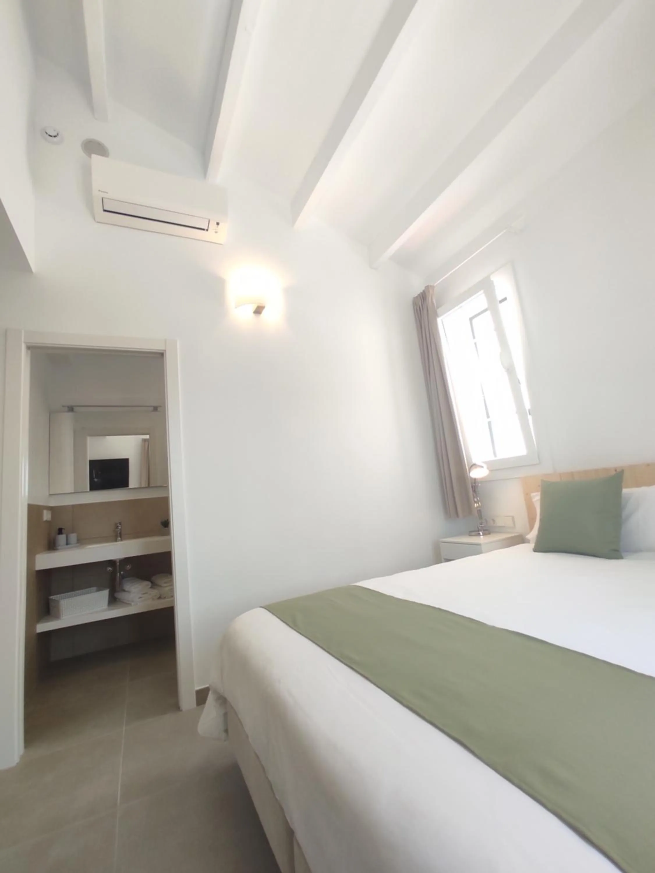 Bed in Hotel Amano Maison Carrée