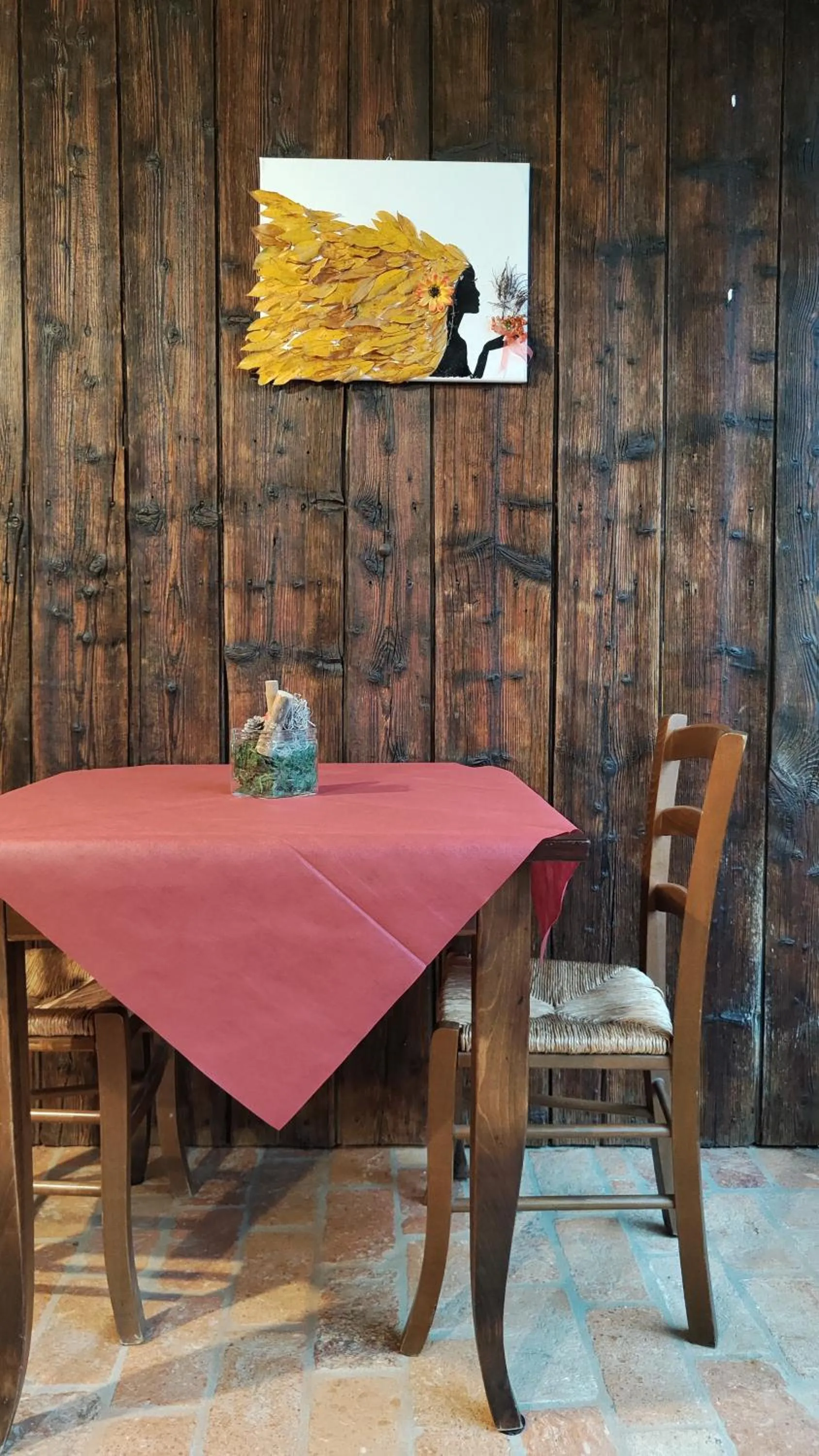 Decorative detail in Rovere dalla riva