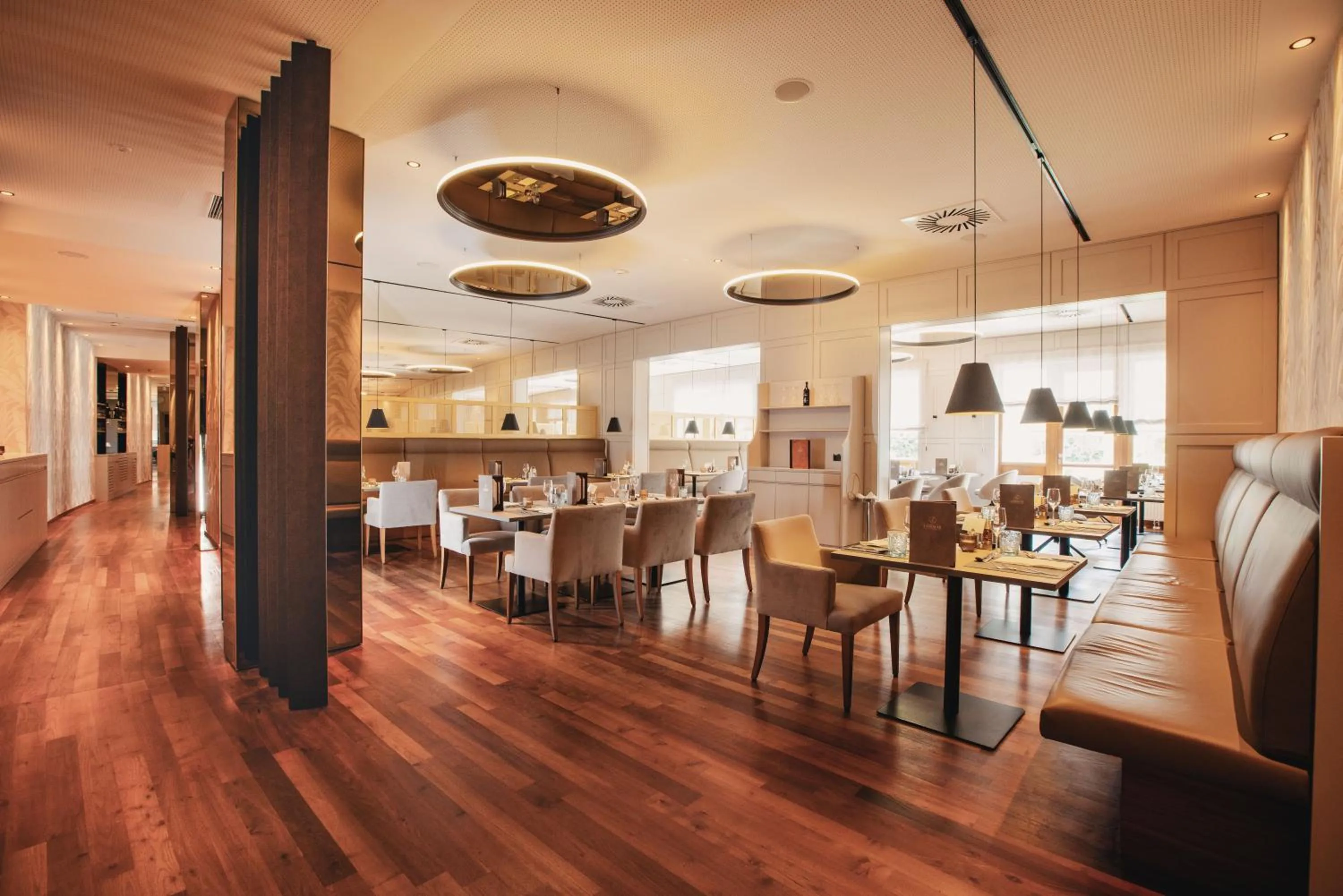 Restaurant/places to eat in Hotel & Spa Larimar