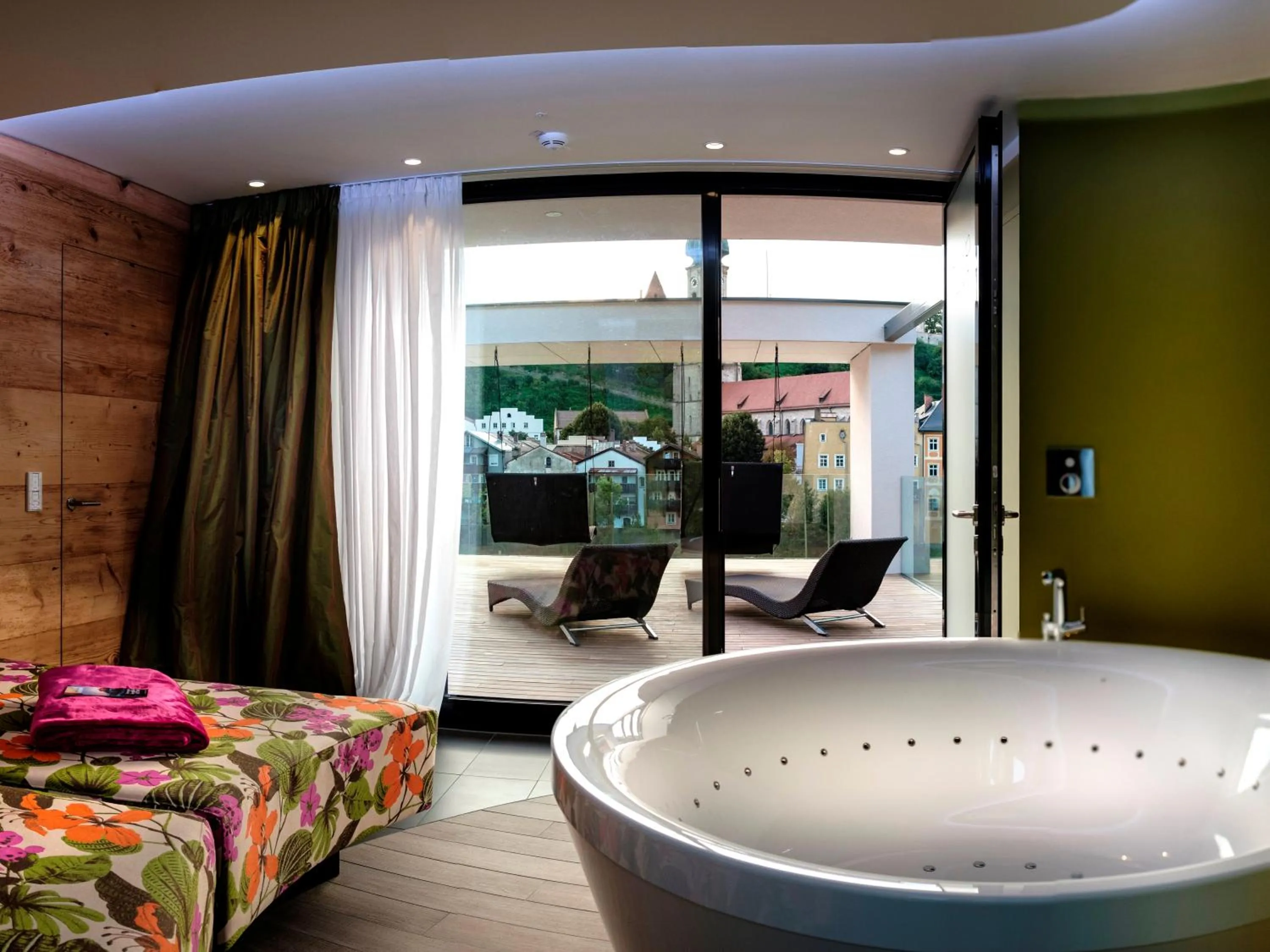 Hot Tub in Hotel Burgblick, bei Burghausen