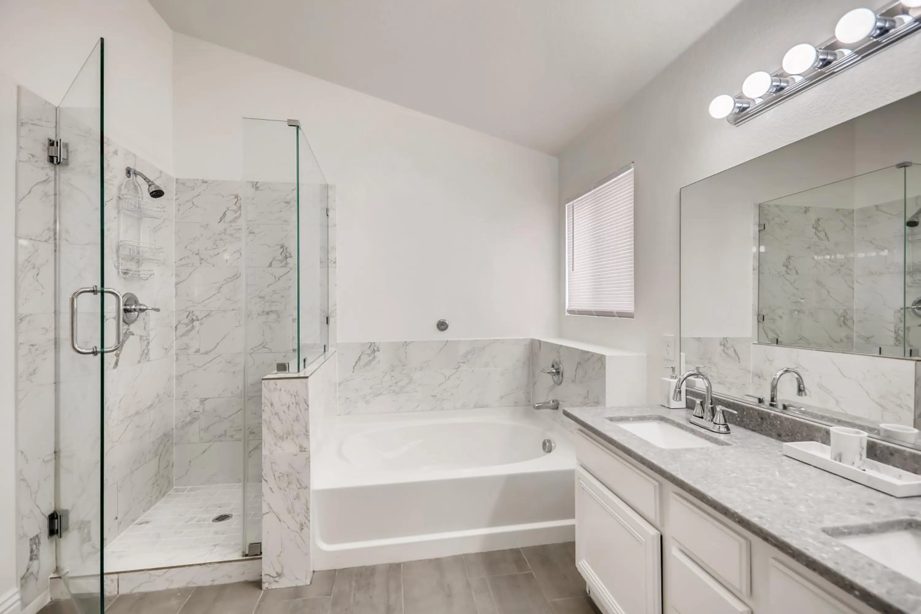 Bathroom in Luxurious House With A Pool, Spa, and Patio, Sleeps 6 Comfortably