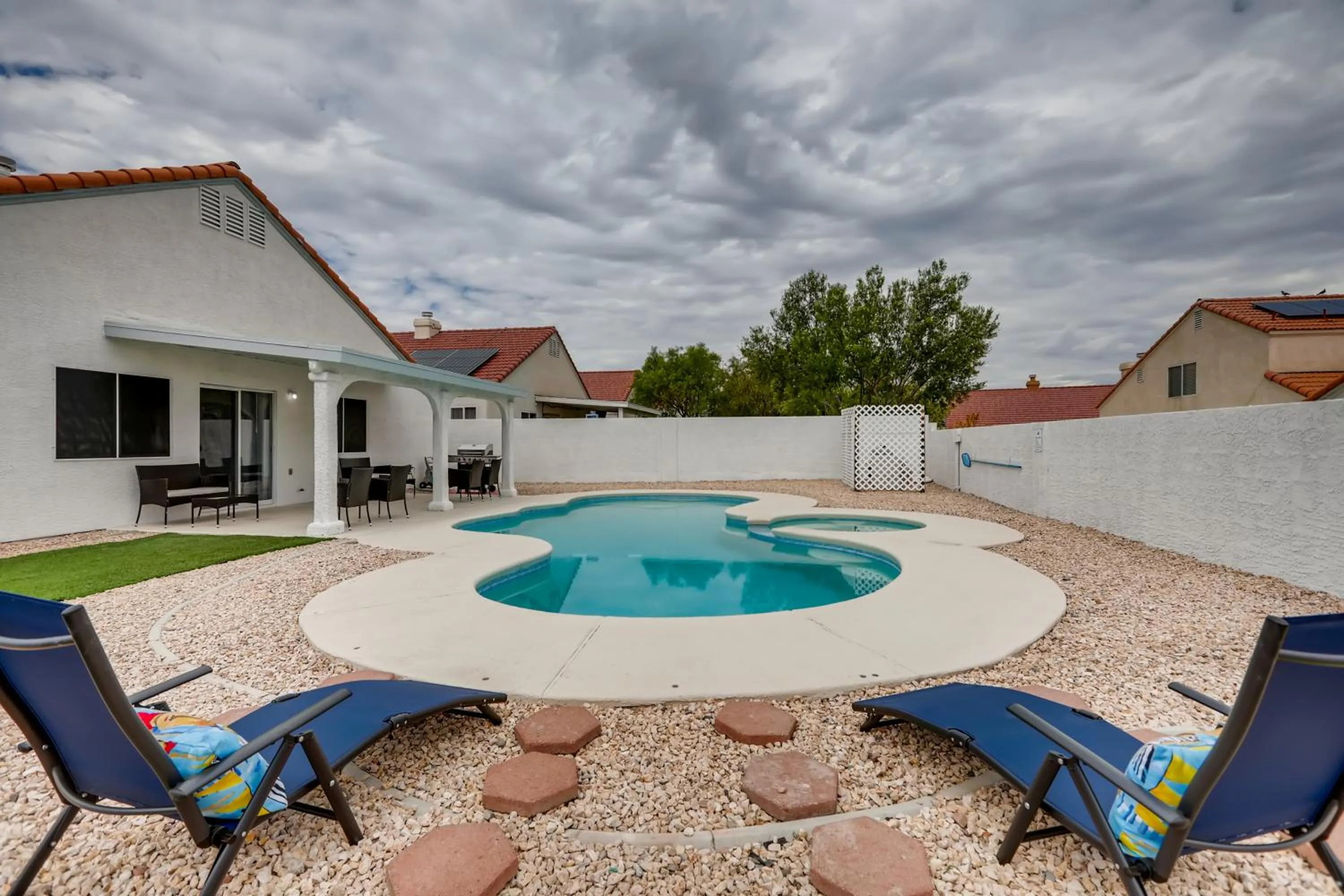 Pool view in Luxurious House With A Pool, Spa, and Patio, Sleeps 6 Comfortably
