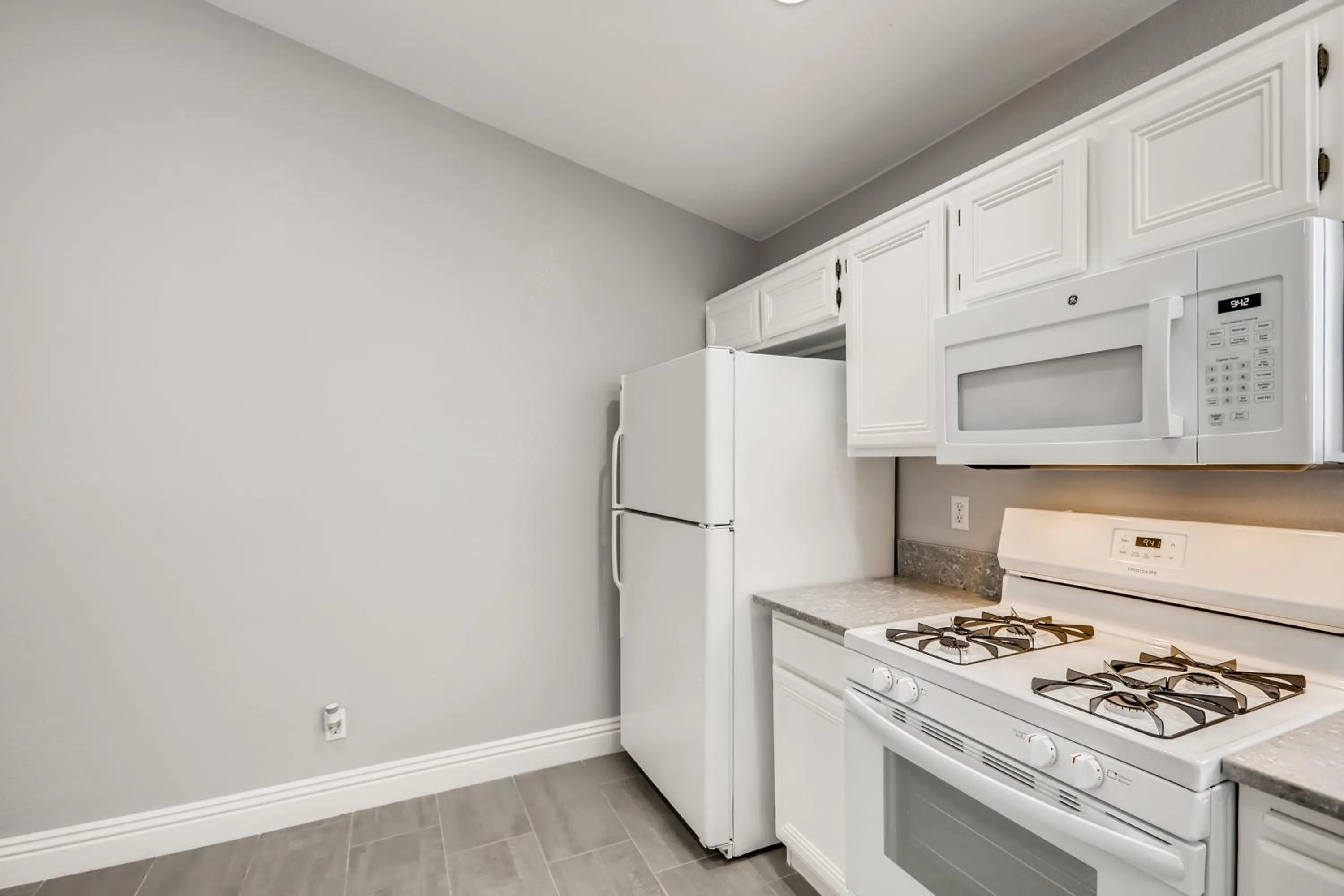 Kitchen or kitchenette in Luxurious House With A Pool, Spa, and Patio, Sleeps 6 Comfortably