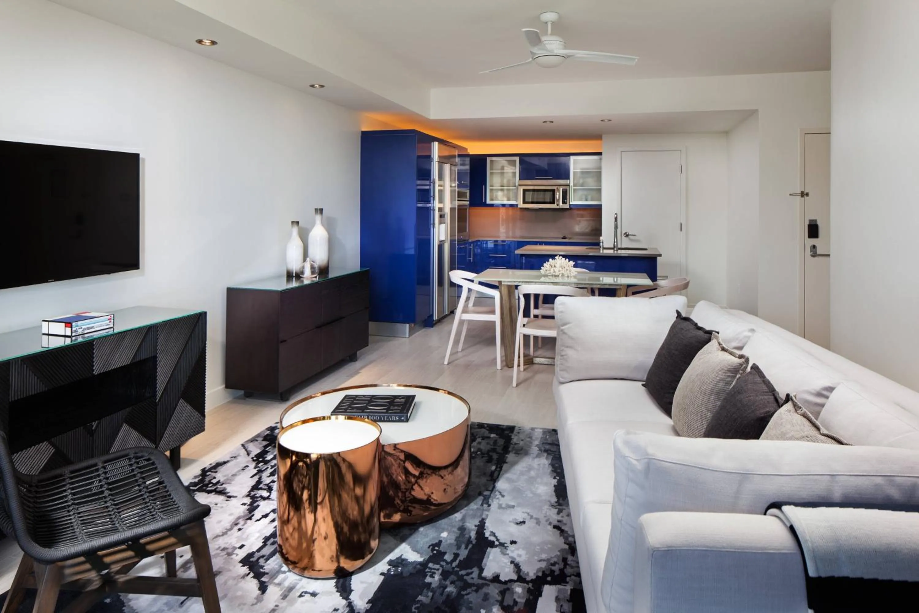 Kitchen or kitchenette in W Fort Lauderdale